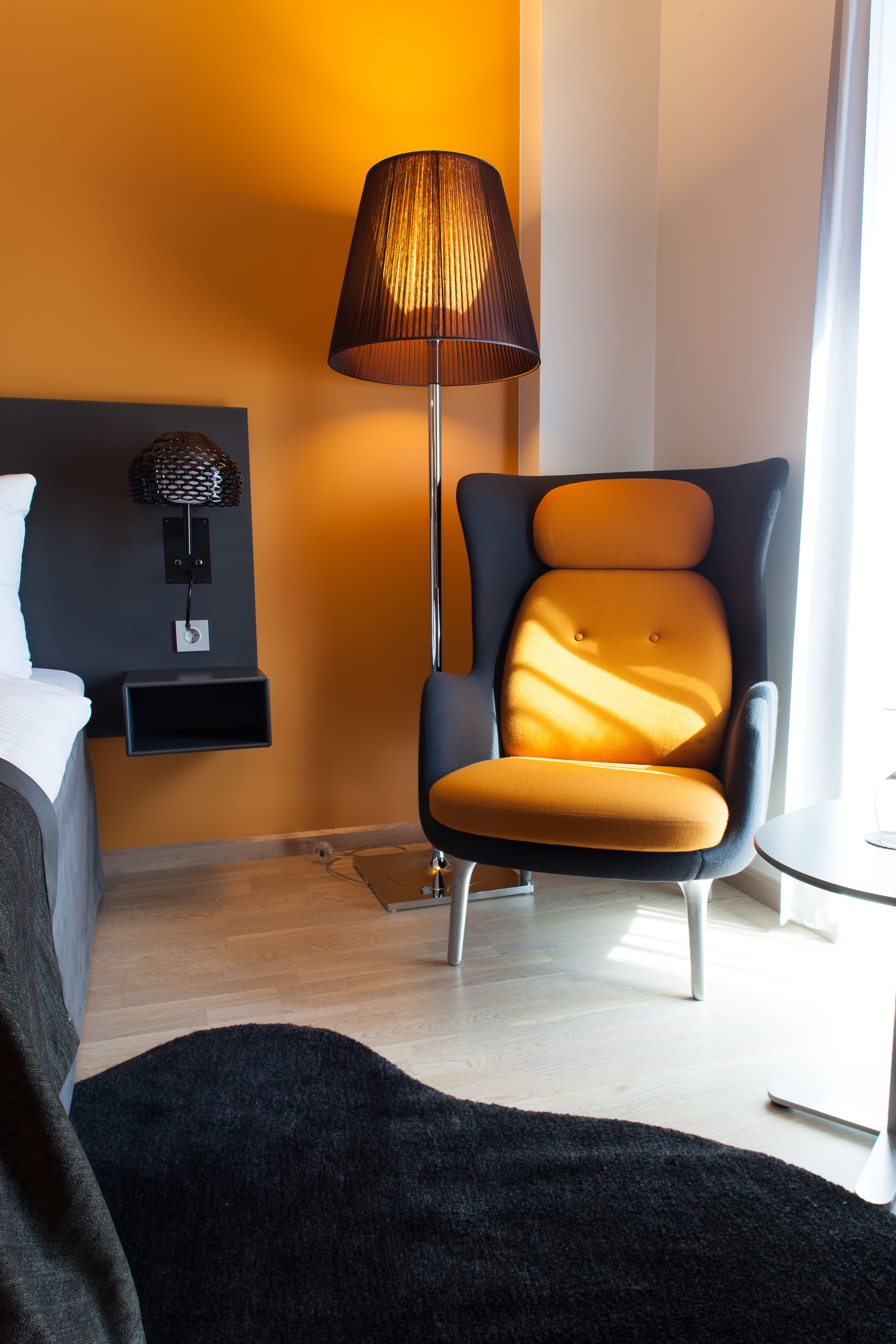 Sort og gull er virkemidler som alltid gir et litt eksklusivt preg på interiøret.