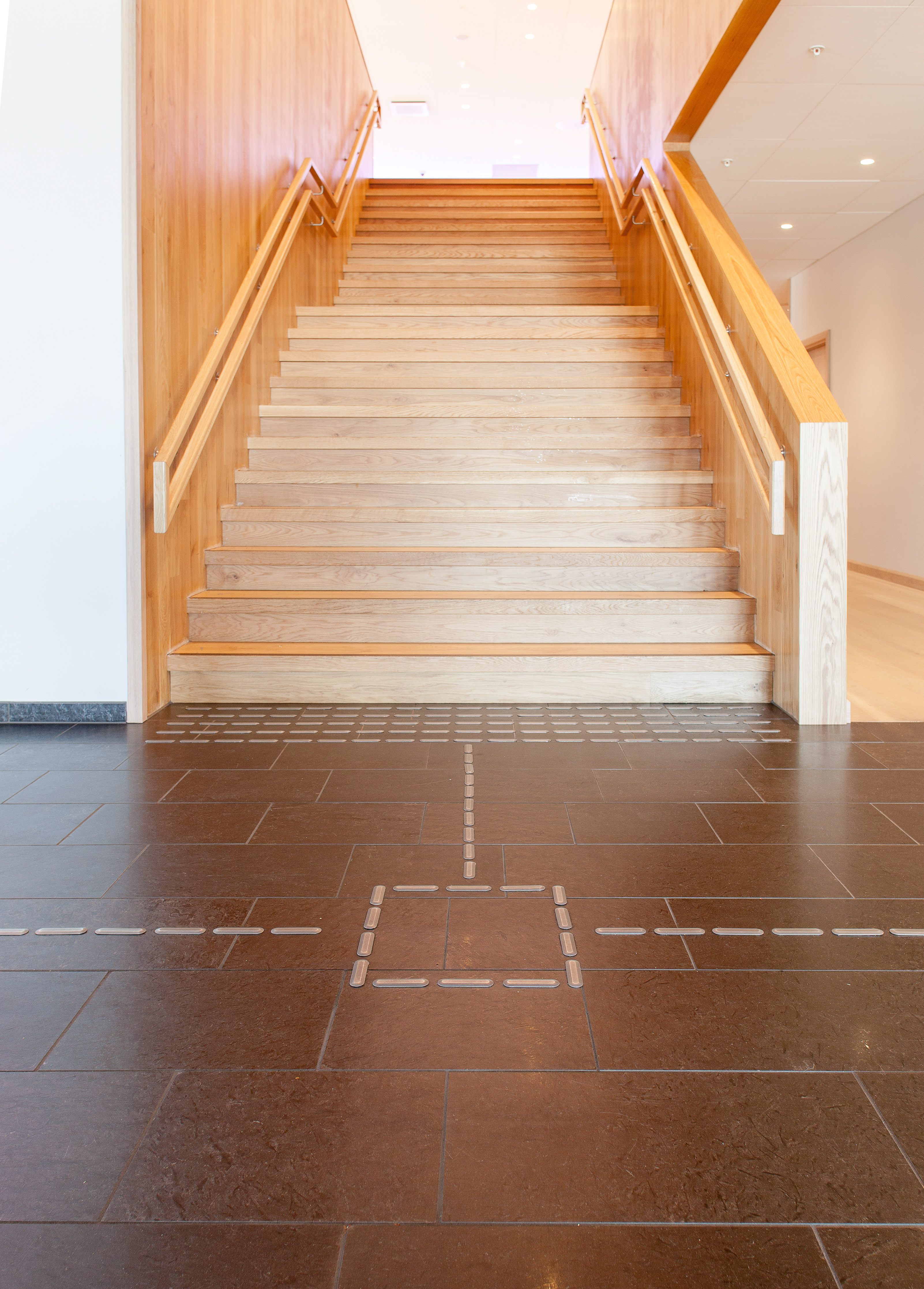 Over hele hotellet finner vi ulike virkemidler som gjør at kravene til universell utforming tilfredsstilles.