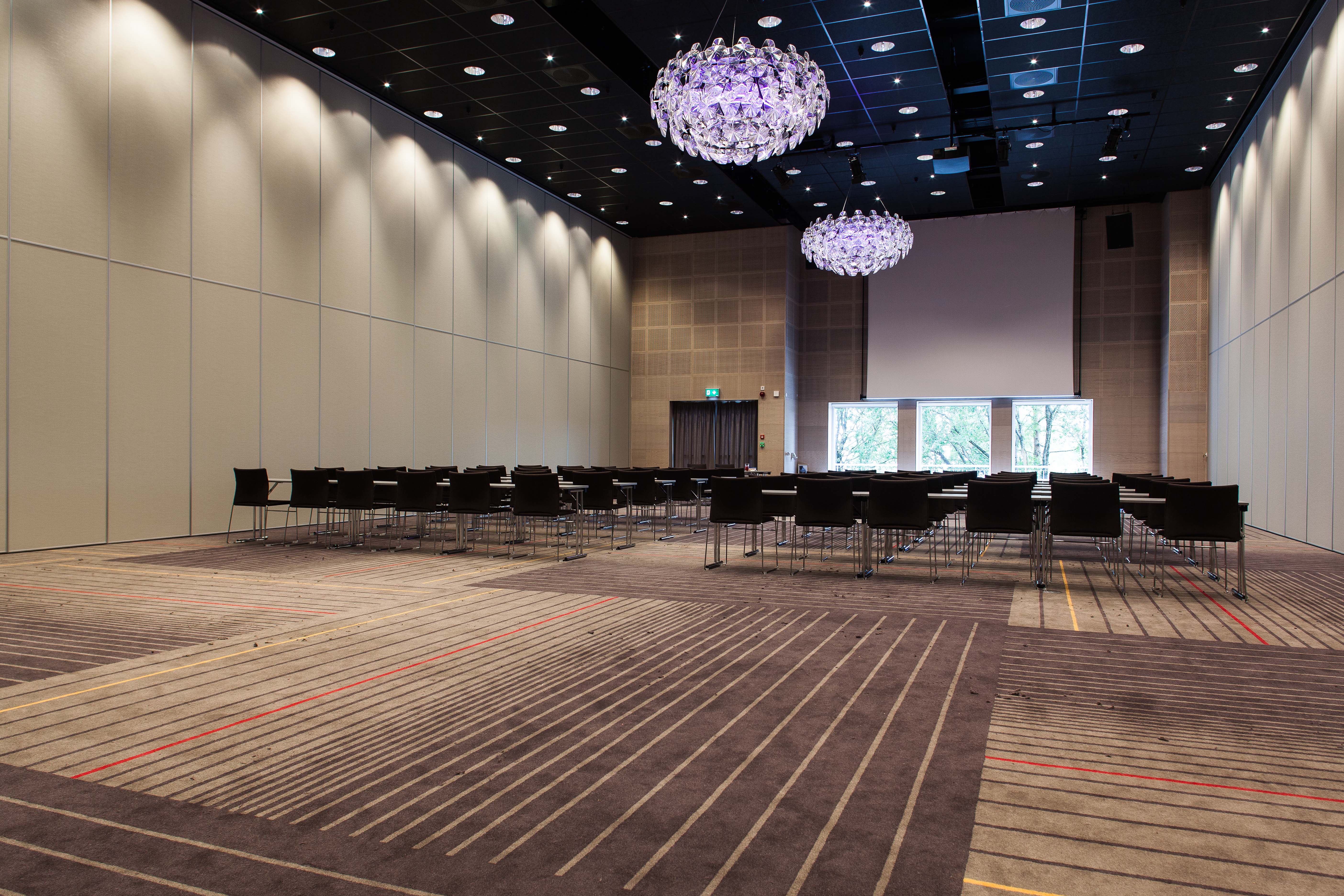 Det største konferanselokalet kan deles opp i tre saler; veggene på siden her kan åpnes, og samlet areal blir da ett tusen kvadratmeter.