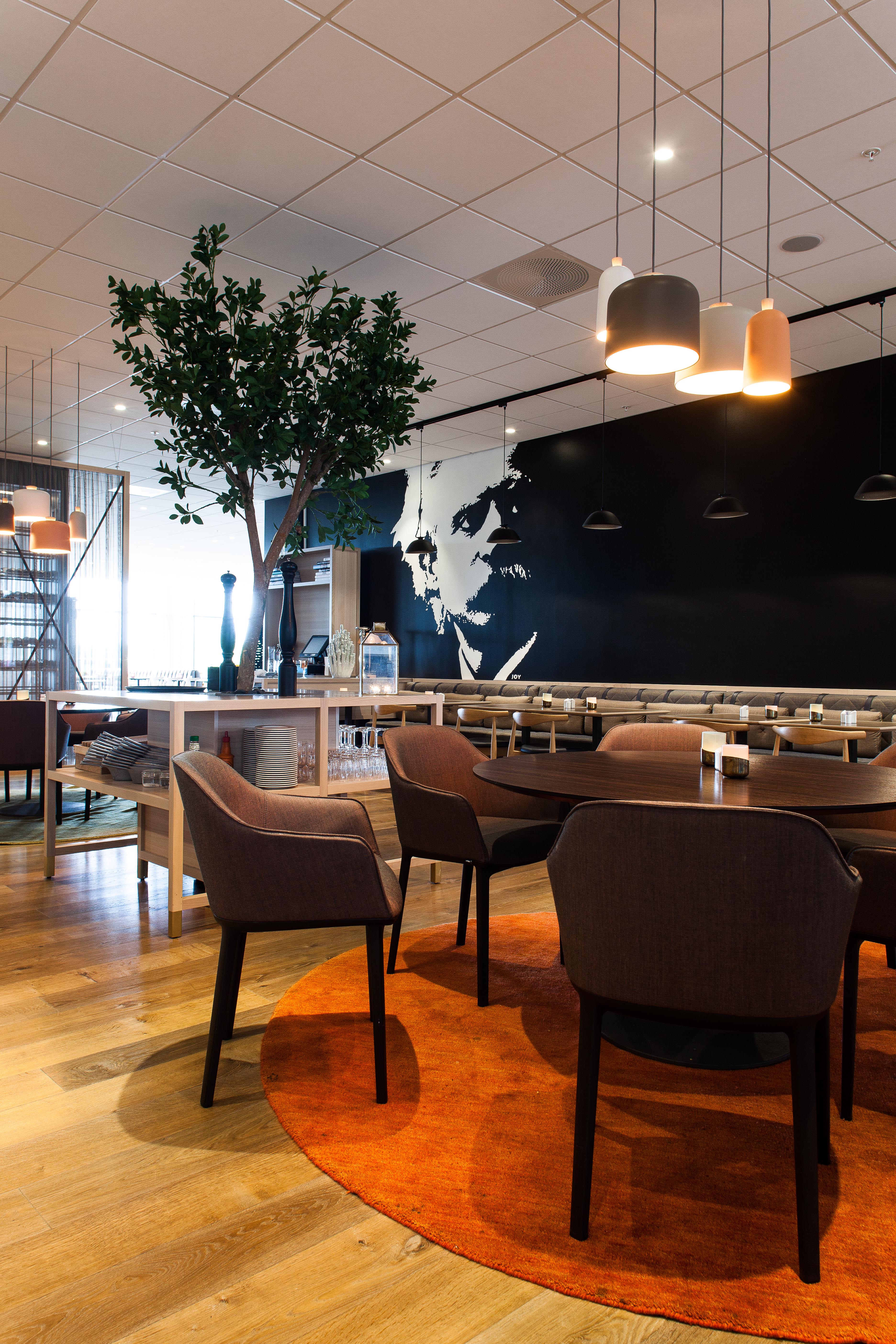 I restaurantområdet er det lagt til rette for ulike spise-  og rekreasjonsområder.