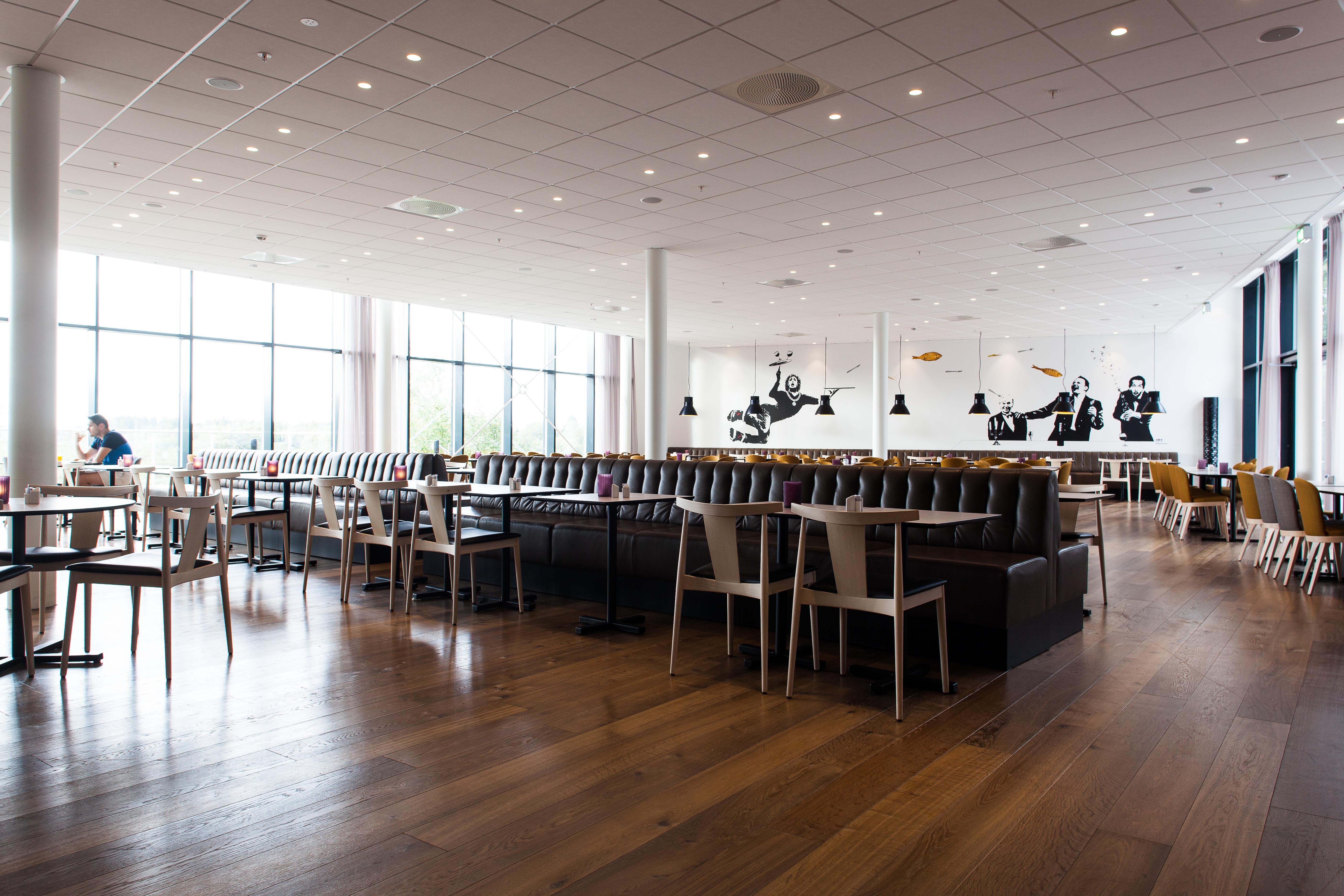 I flukt med lobbyen finner vi et betydelig utvidet restaurantområde.