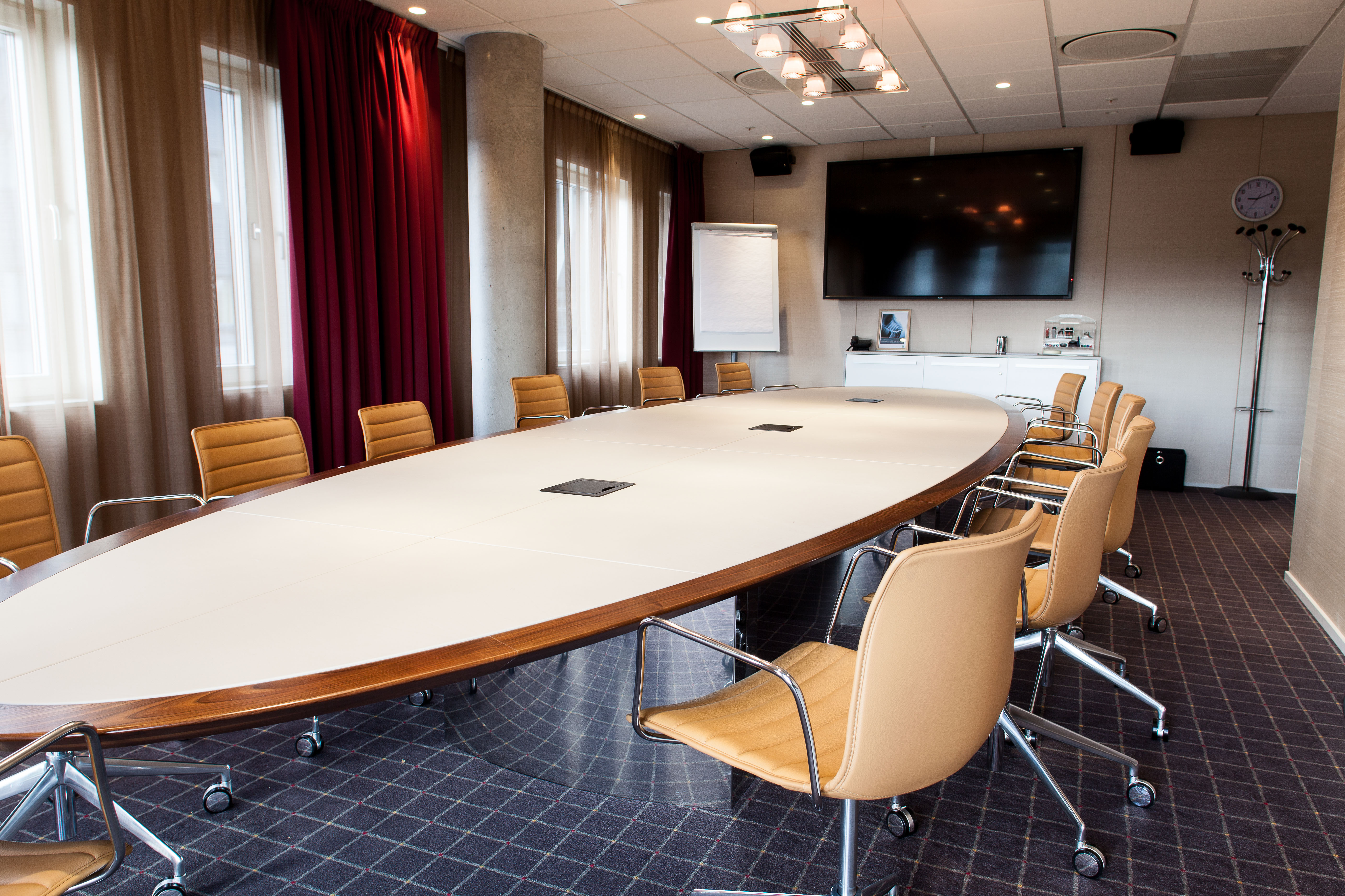 I konferanseavdelingen finner vi en rekke elegante møterom med nødvendige fasiliteter.