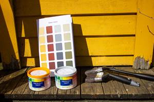 PRØVEBOKSER: Prøvebokser får du kjøpt hos de aller fleste fargeforhandlere. Mal minimum to strøk for å få et mest mulig realistisk inntrykk av hvordan fargen vil bli seende ut på husveggen.