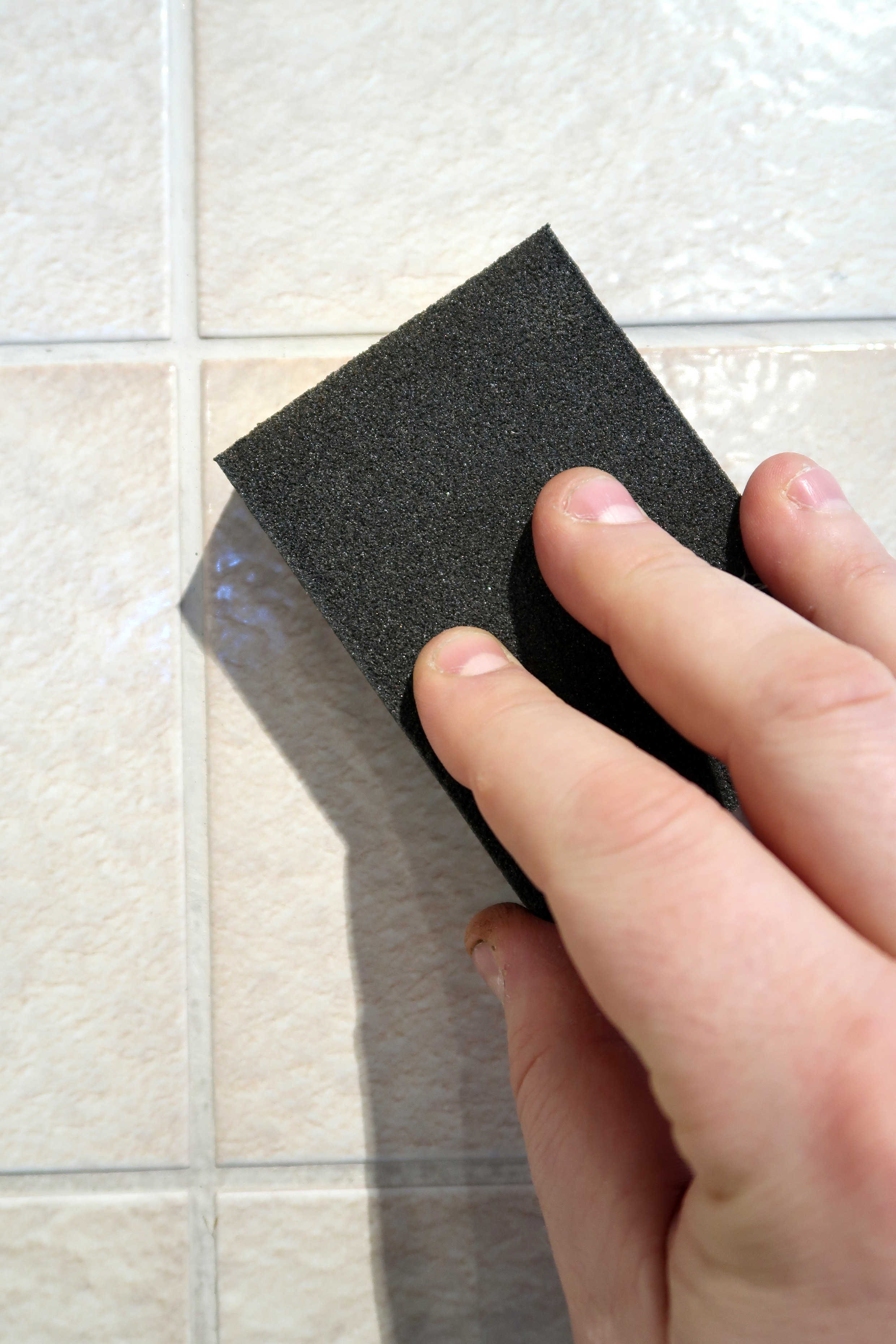 Baderomsfliser med sandpapir