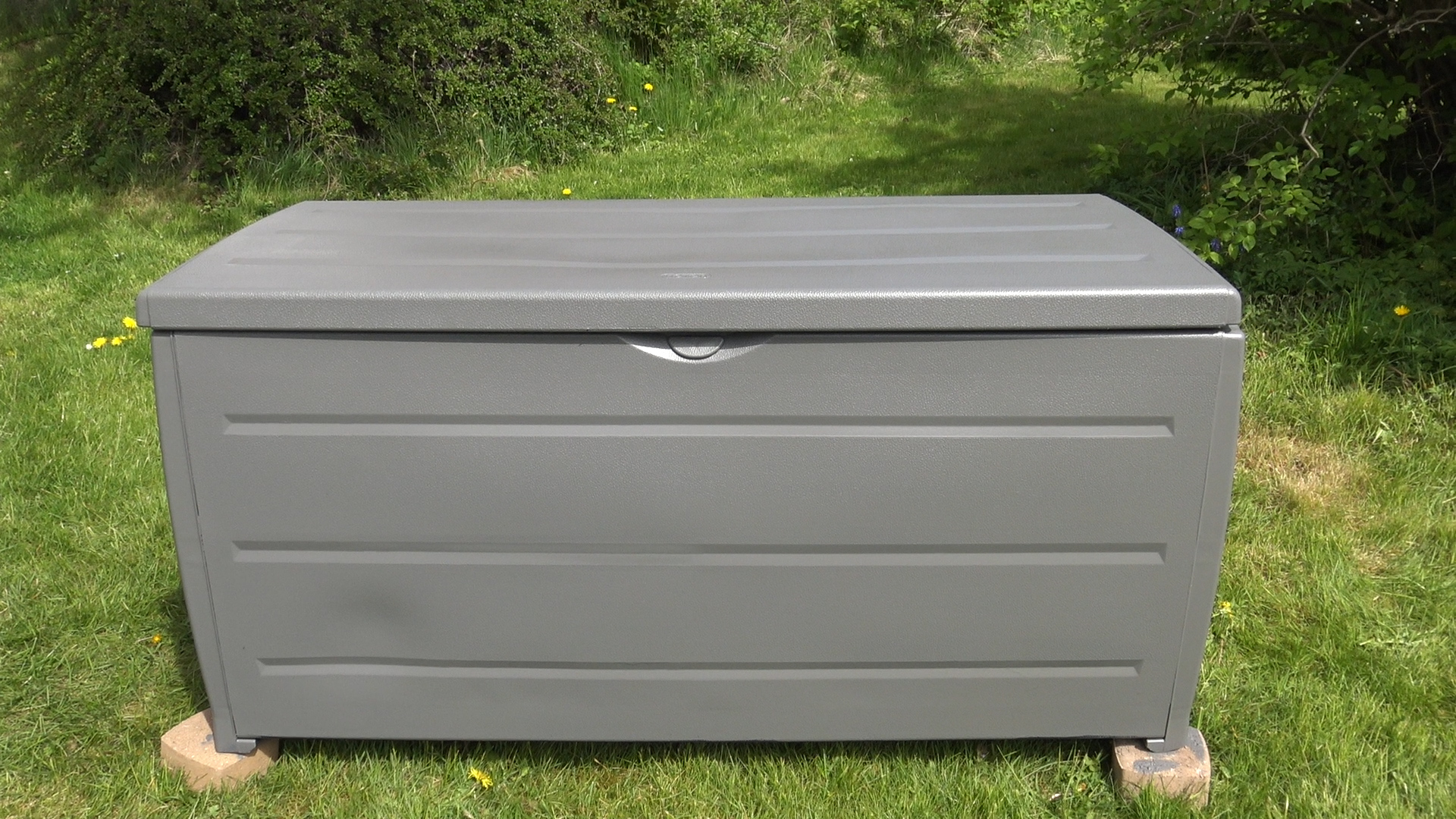 Male utemøbler med Quick Bengalack: Putekasse i plast