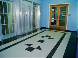 Linoleum i mønster også i gangpartier og korridorer.