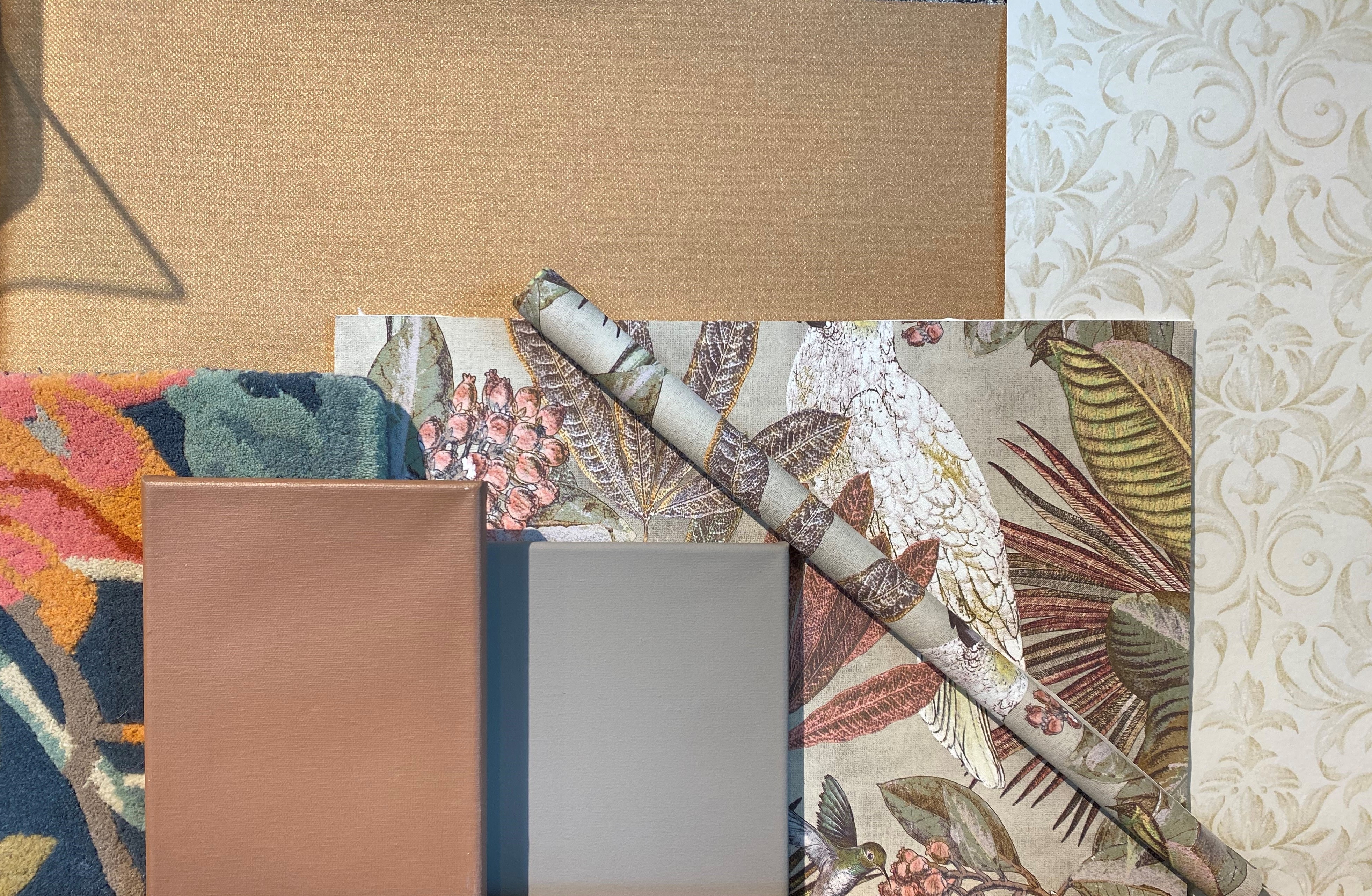 Kollage: Fargen HH Rakle er kombinert med fargene HH Orkide og HH Basilikum. Tapet: Borås, Newbie nr 7474. Teppe: Intag, Jabo nr 2628-280