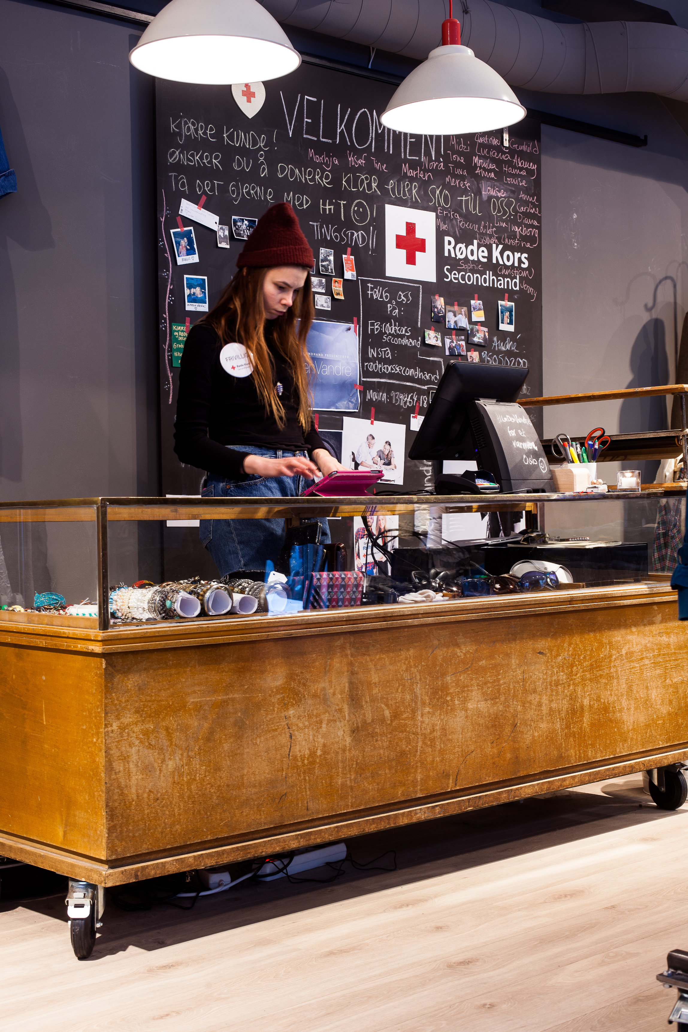 Retro disk: Kjøpmannsdisken fant Anna Almqvist på Finn.no. Den har tidligere stått i et utstillingsrom for Nudie Jeans. – Det meste av interiøret i butikken er gjenbruk, sier hun.