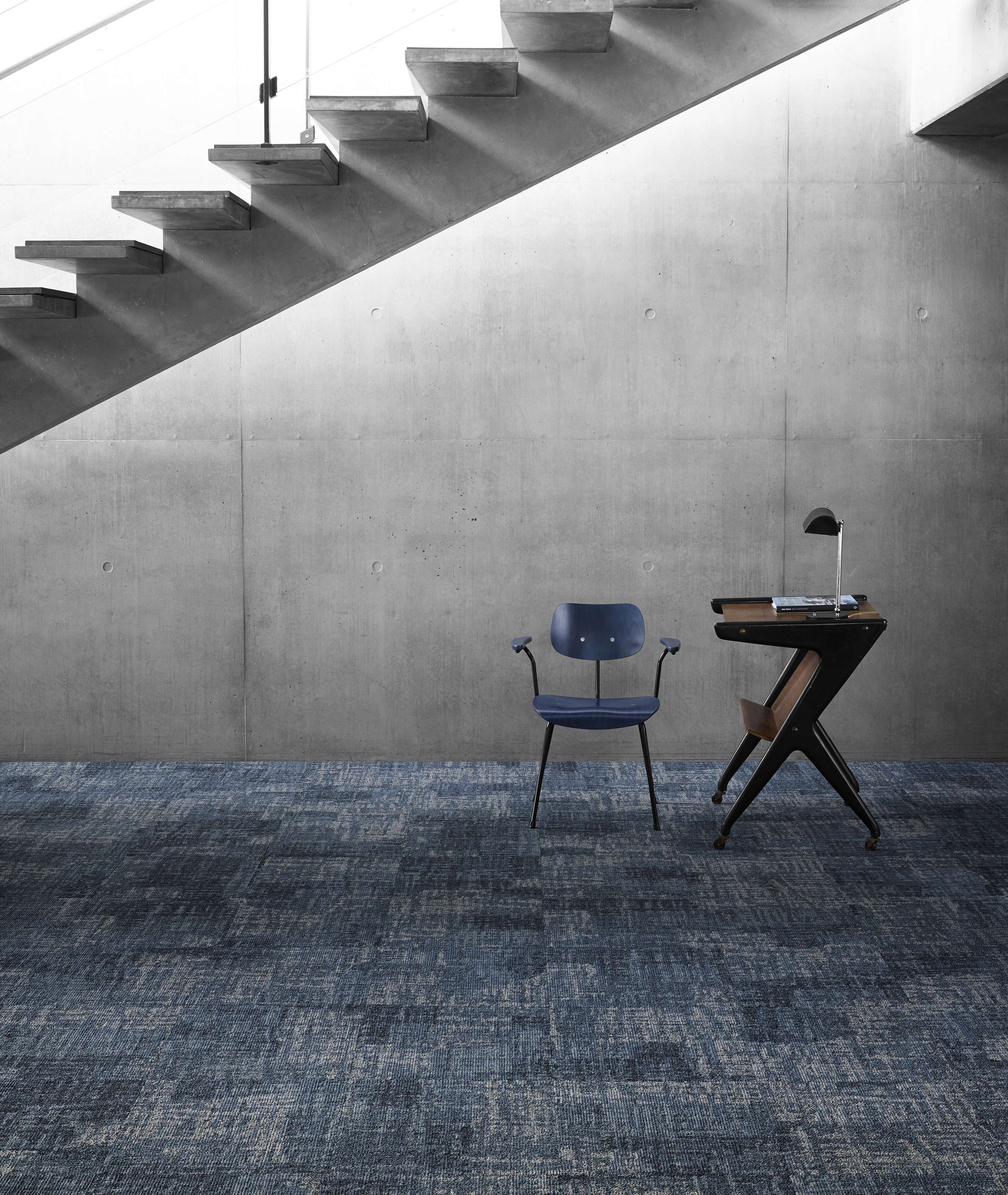 Både garnet og baksiden i teppet er produsert av resirkulert og resirkulerbart materiale