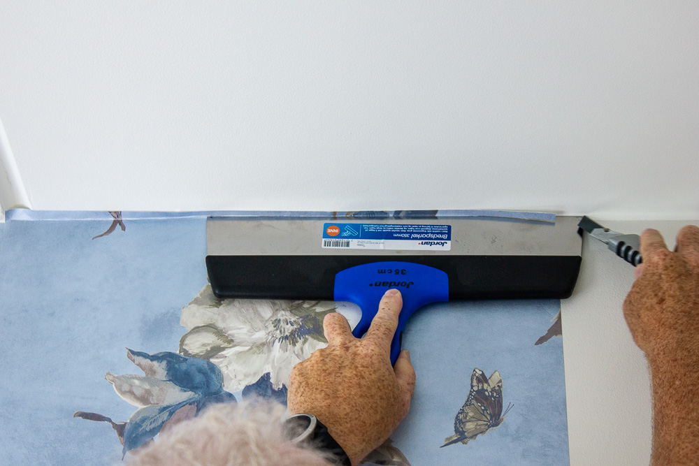 kutter tapet mot tak