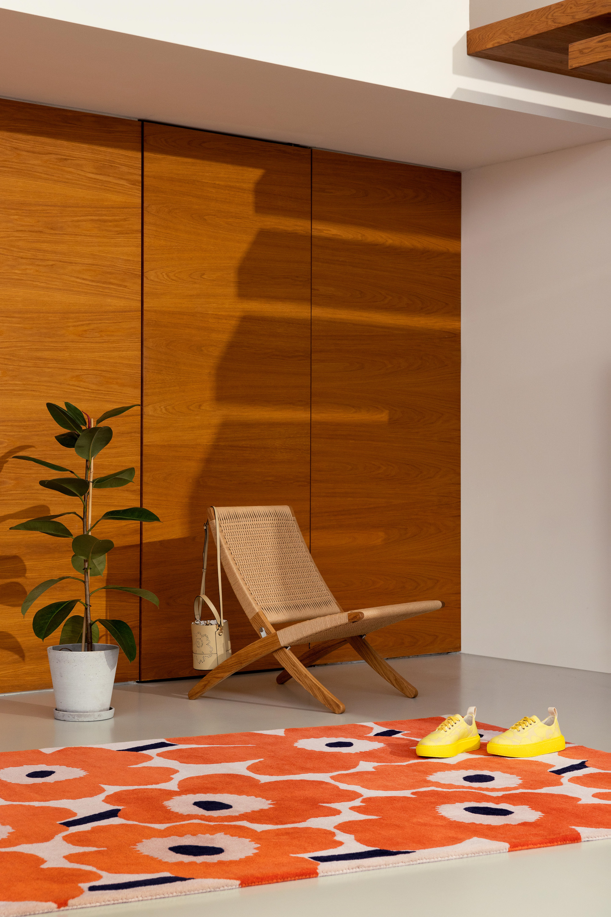 oransje mønster teppe rom