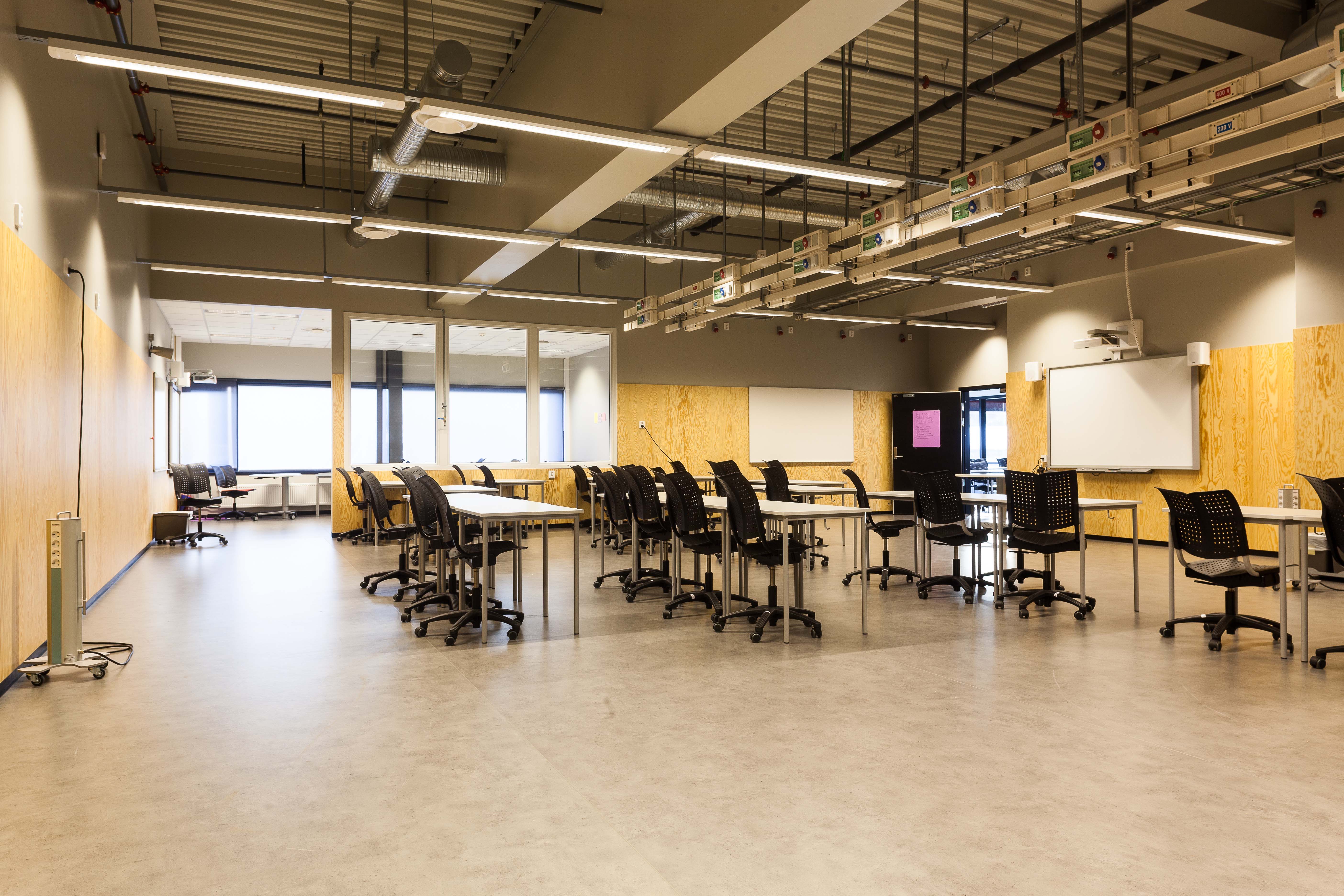 Kryssfiner på skole