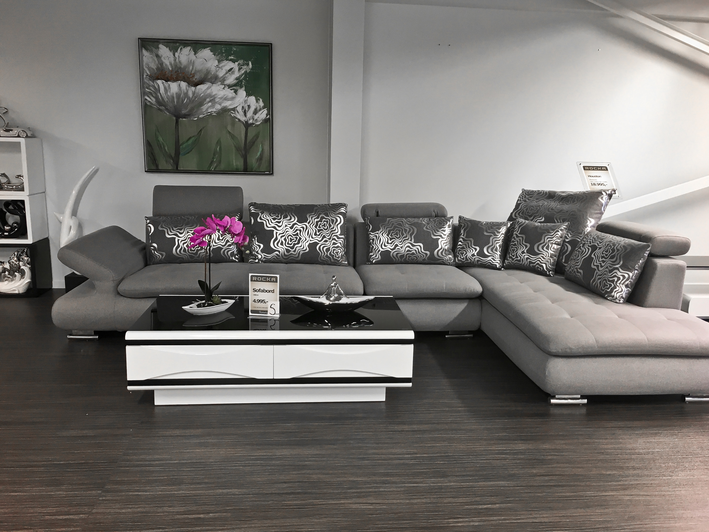 MILJØ: Polyflor Expona Flow har gode miljøegenskaper, og produsenten legger meget stor vekt på miljø og bærekraft. Samtidig er det et slitesterkt gulv, som vil tåle den trafikk det blir utsatt for i butikken.