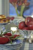 <b>FRUKTBAR:</b> Røde epler er en juleskikk fra førkristen tid, som symbol på fruktbarhet. (Foto: Anne Manglerud/Green Apple)