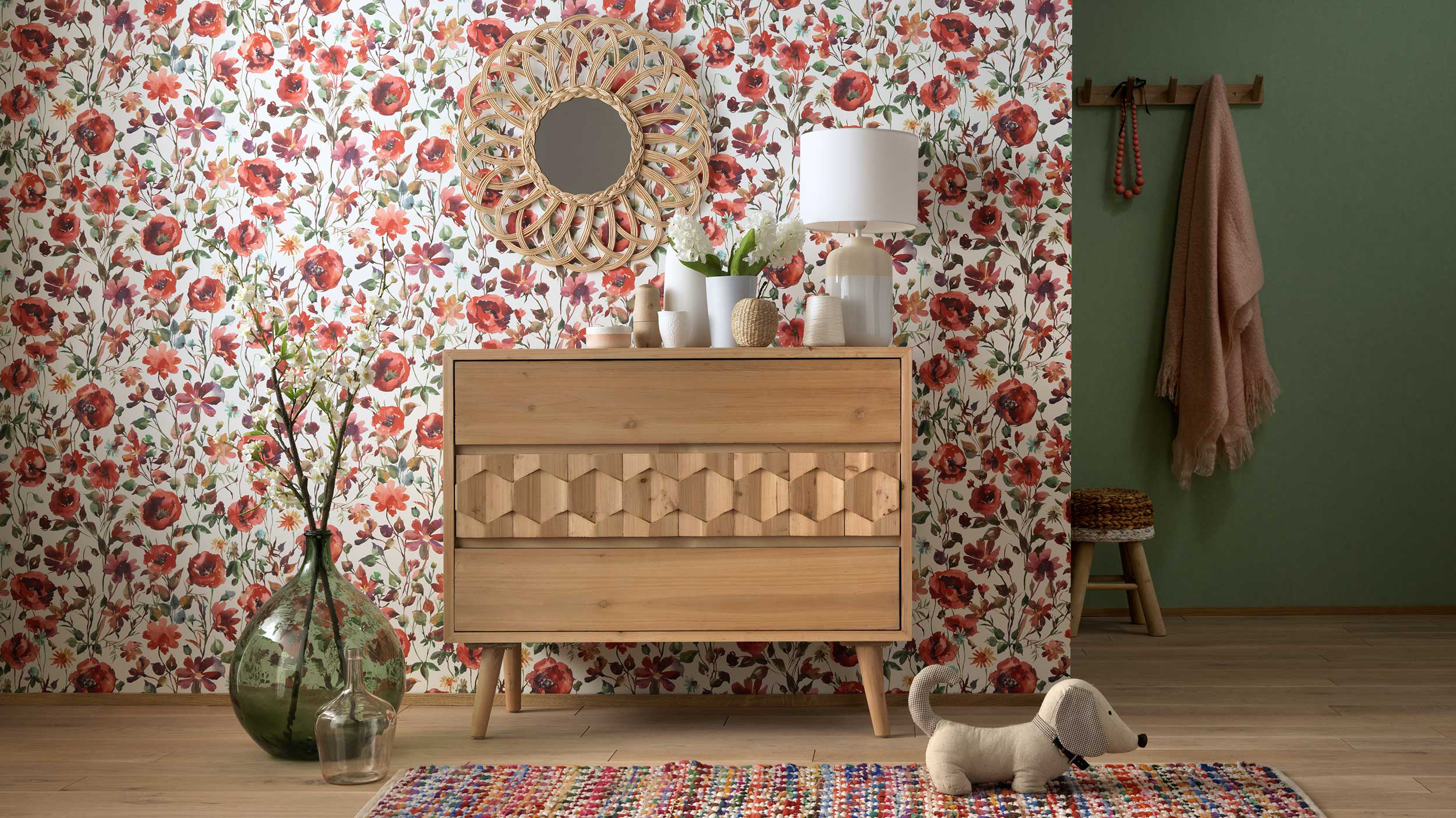 Lunt med blomster på tapet