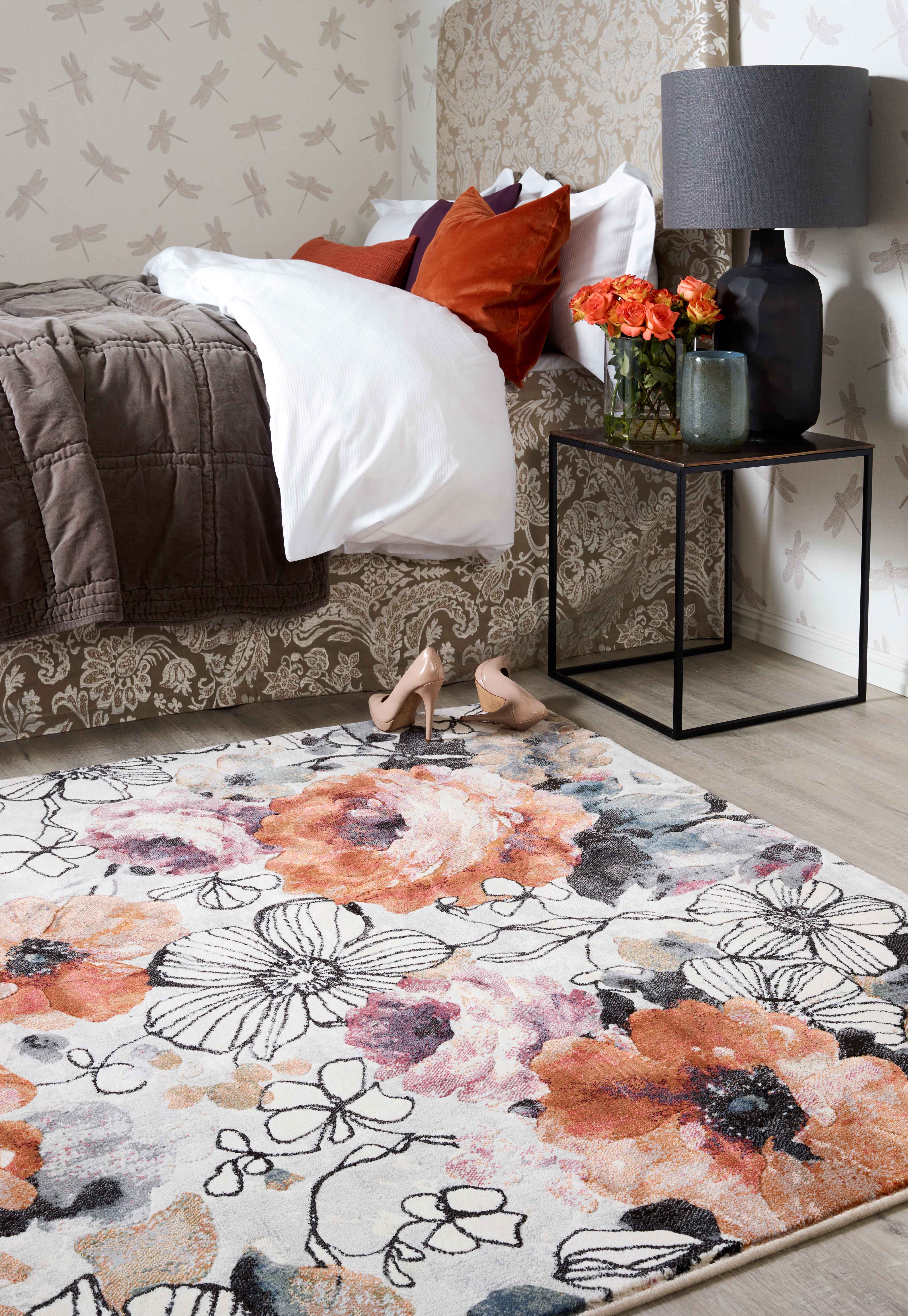 Blomstrete rødt teppe