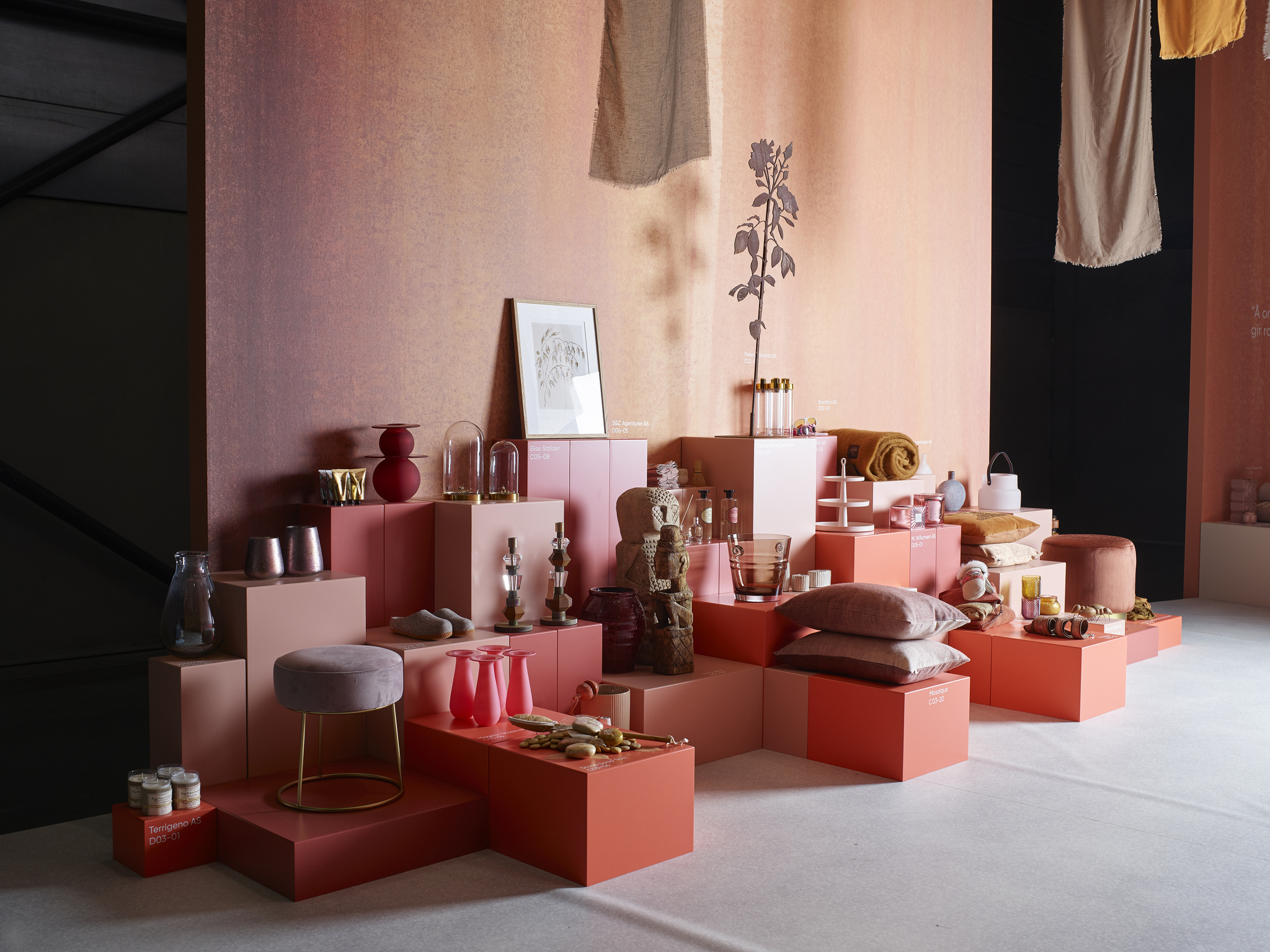 Rødmen brer seg i interiørene