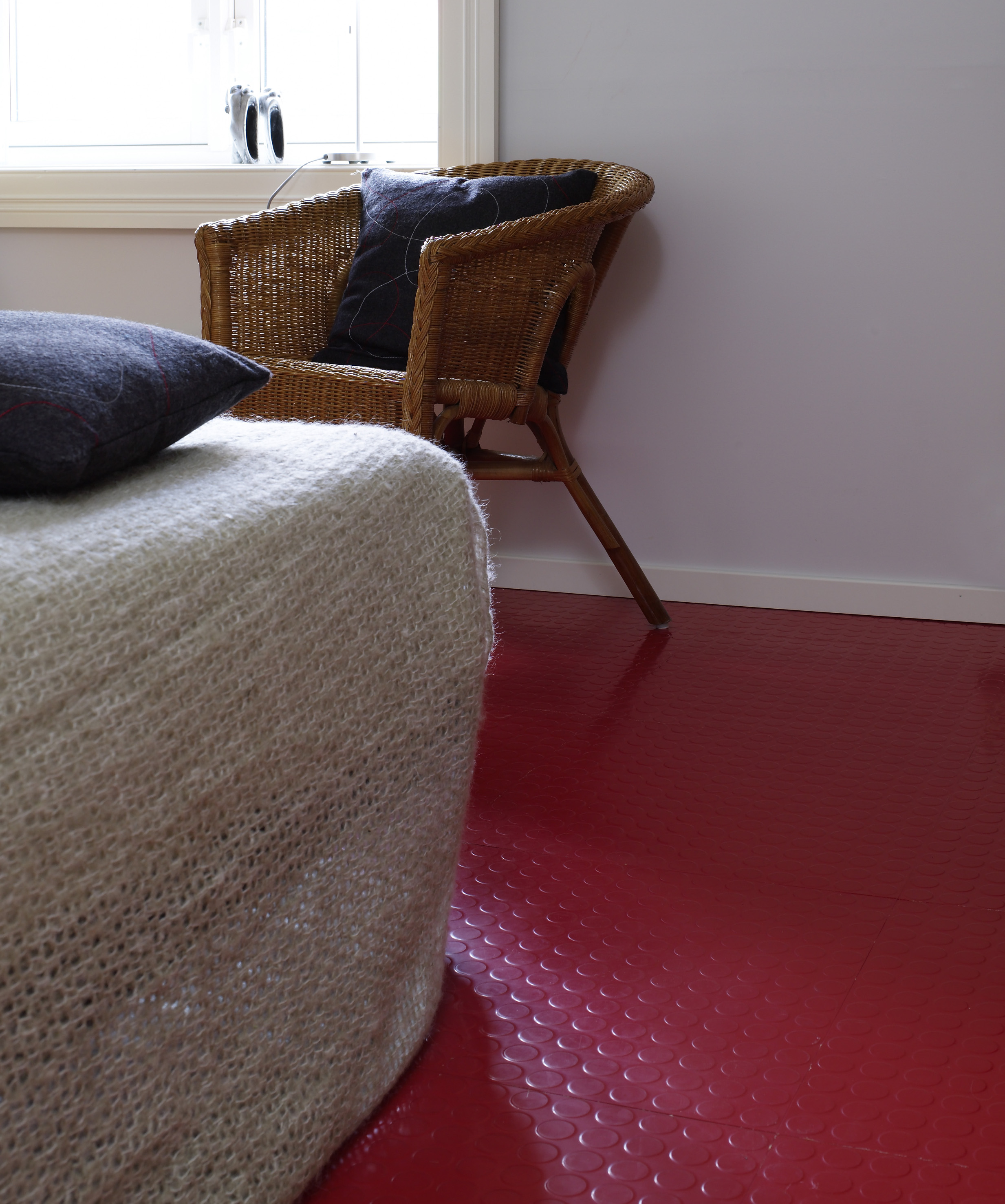 Gummigulv har mange gode egenskaper. Det t&aring;ler mye, har lang levetid og ser t&oslash;ft ut. Her fra Polyflor.