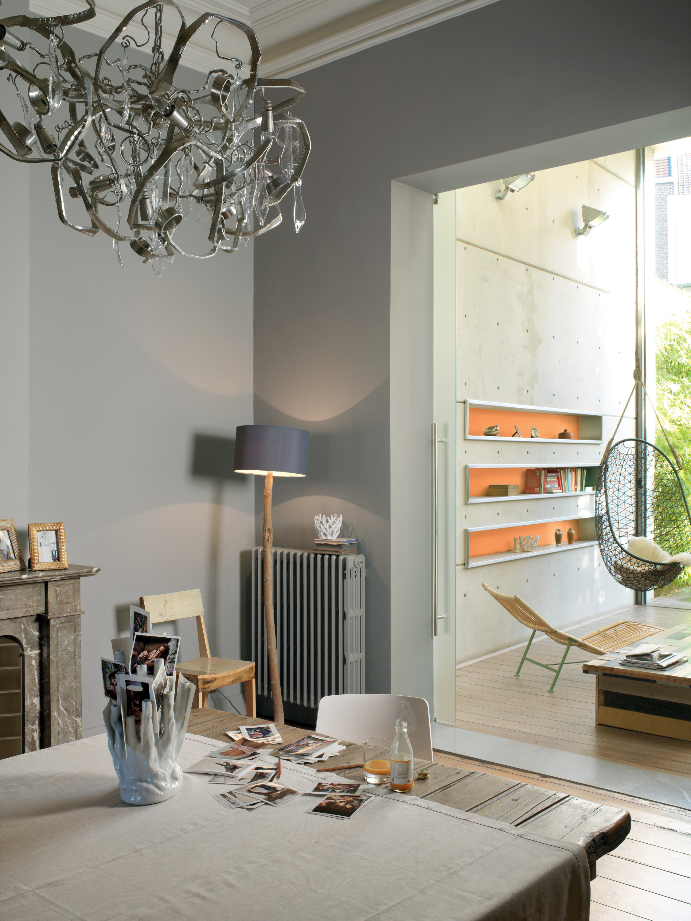 Lys er nøkkelen til romslighet. Flater som reflekterer, sprer og ikke stjeler lyset gjør optisk rommet større. 