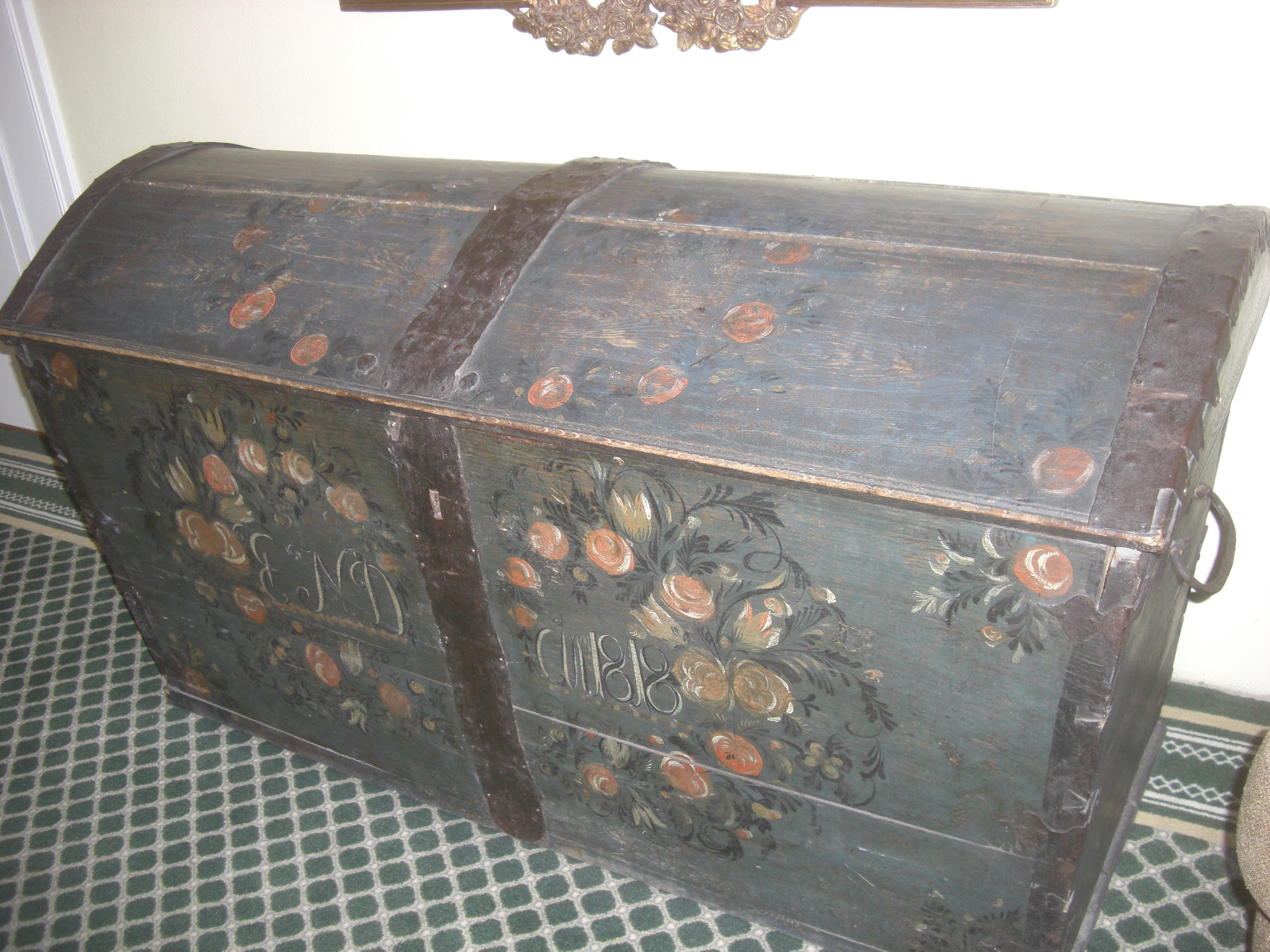 Bevare rosemalt kiste