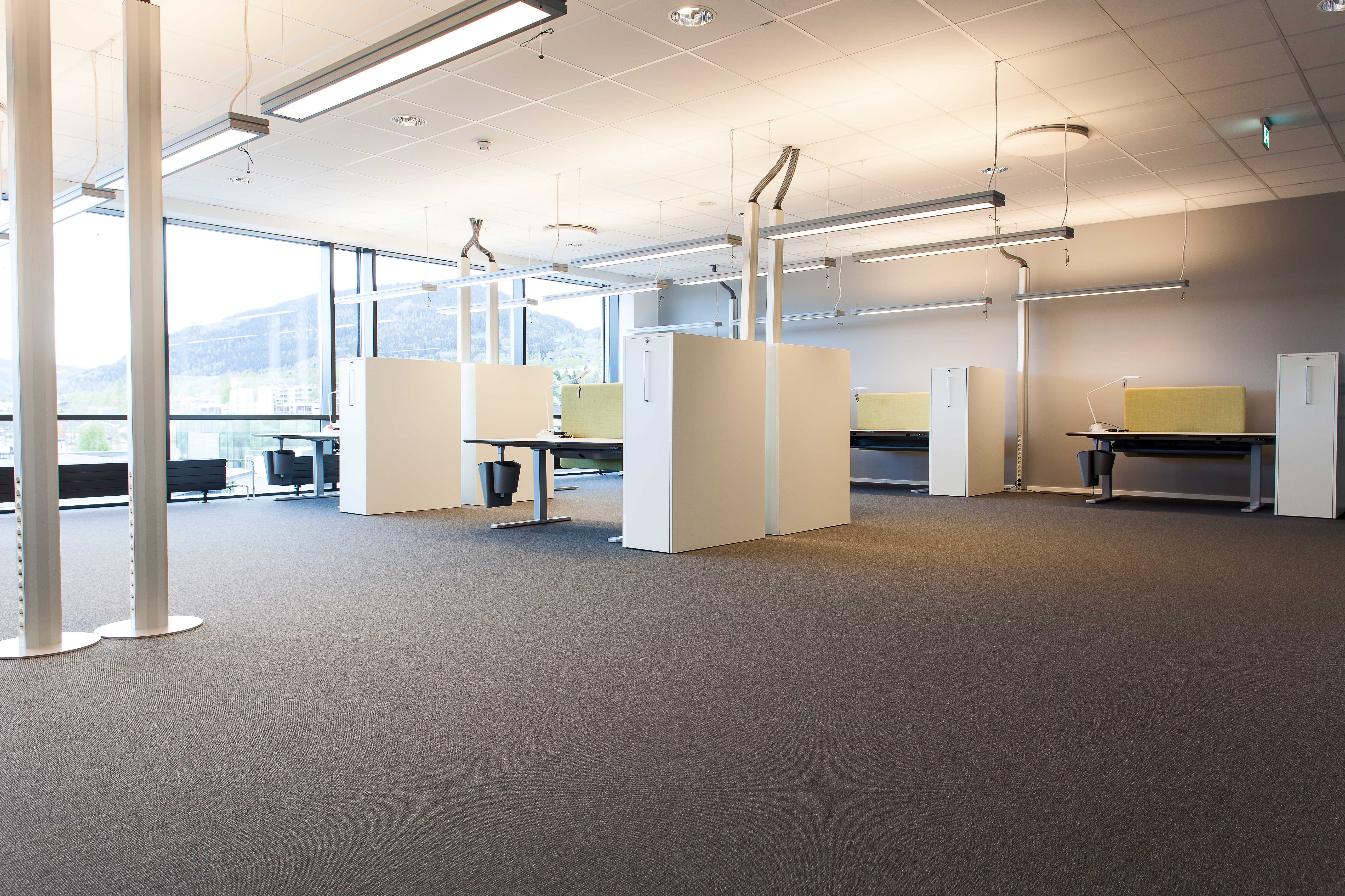 Romslige og lyse kontorlandskap gir glimrende arbeidsforhold.