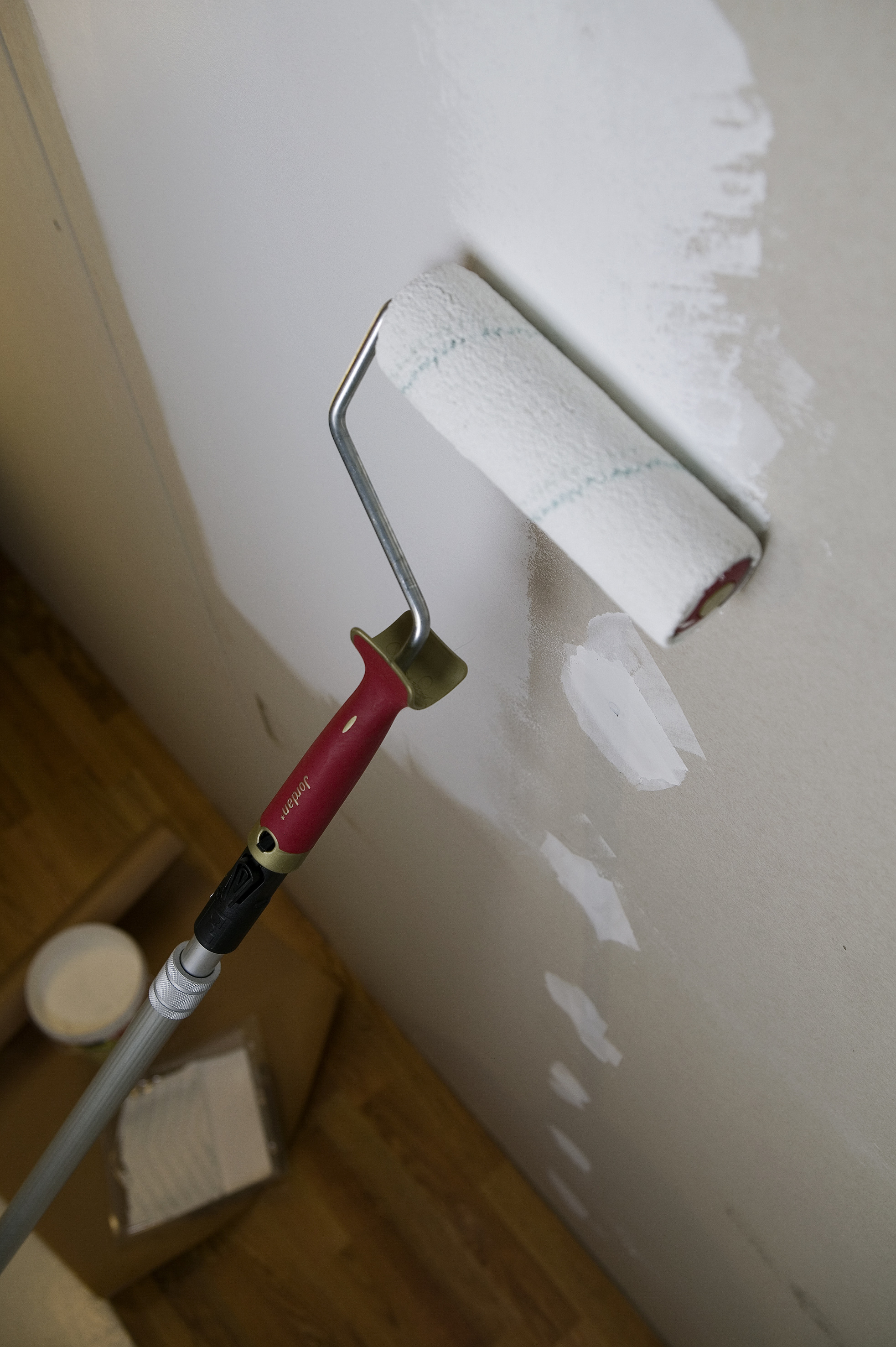 Malermesteren ruller aldri uten forlengerskaft.