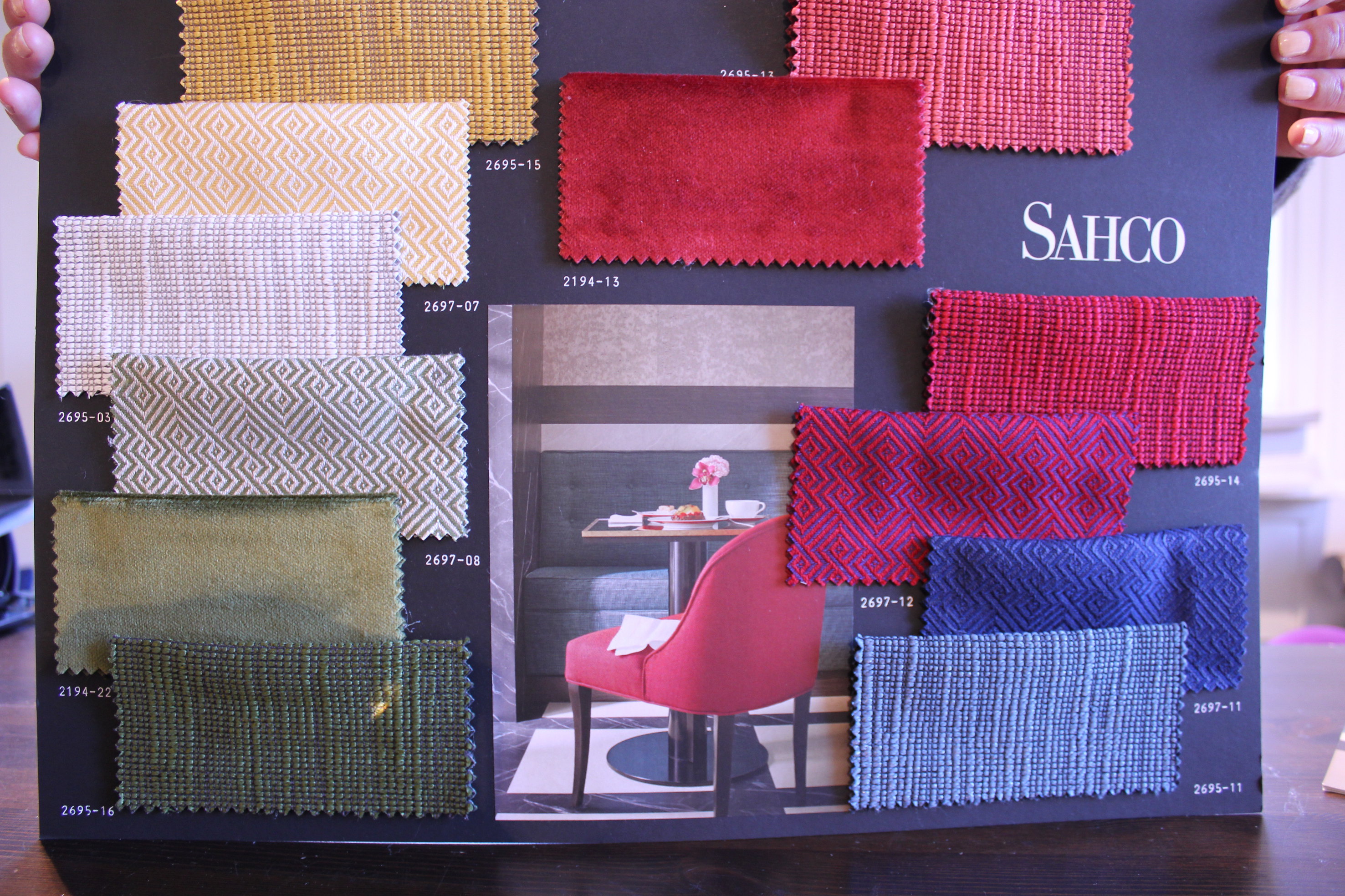 Tekstilene finnes i mange, ulike design og farger.