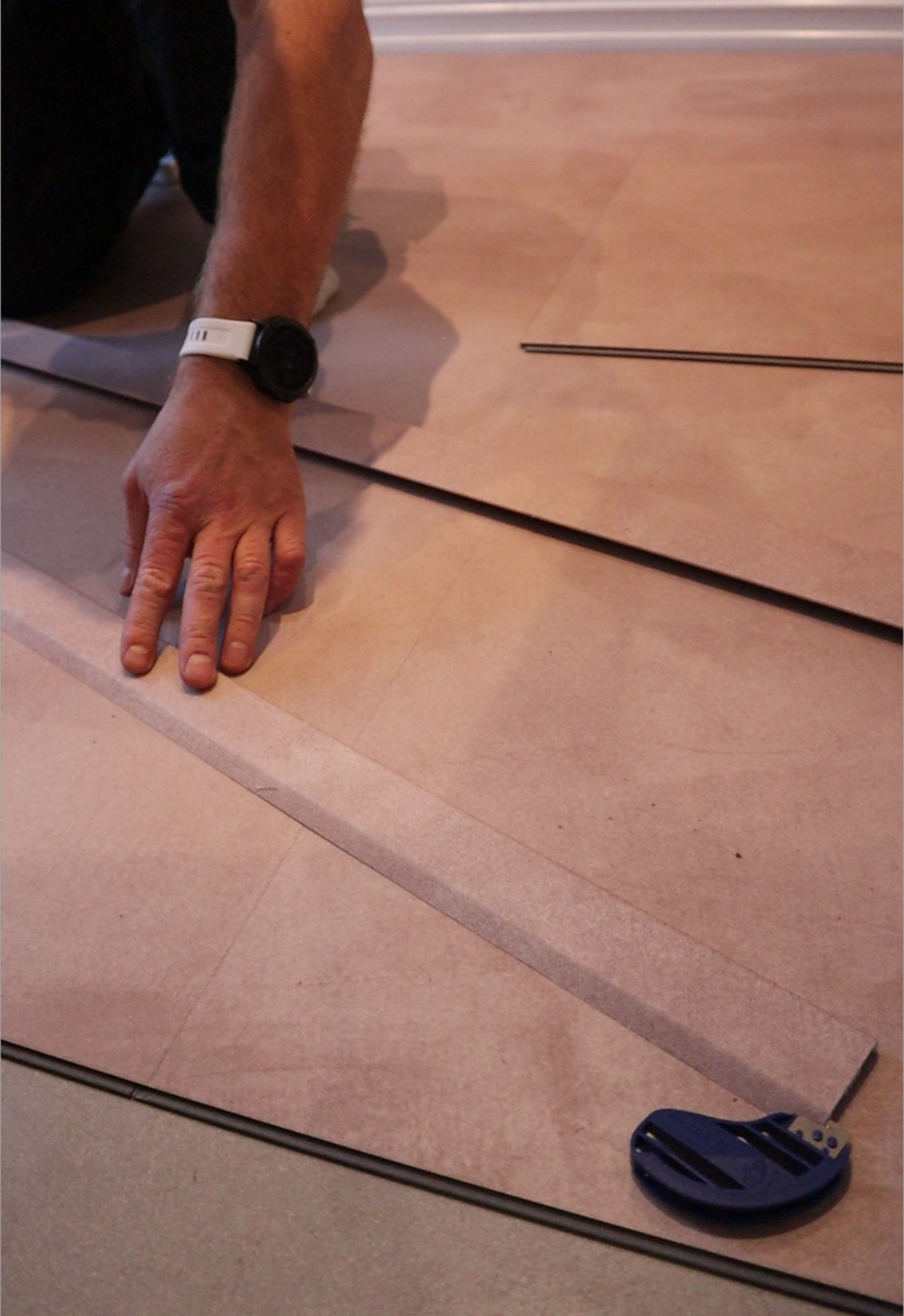 5-i-1 list fra Pergo, samme farge som gulvet.