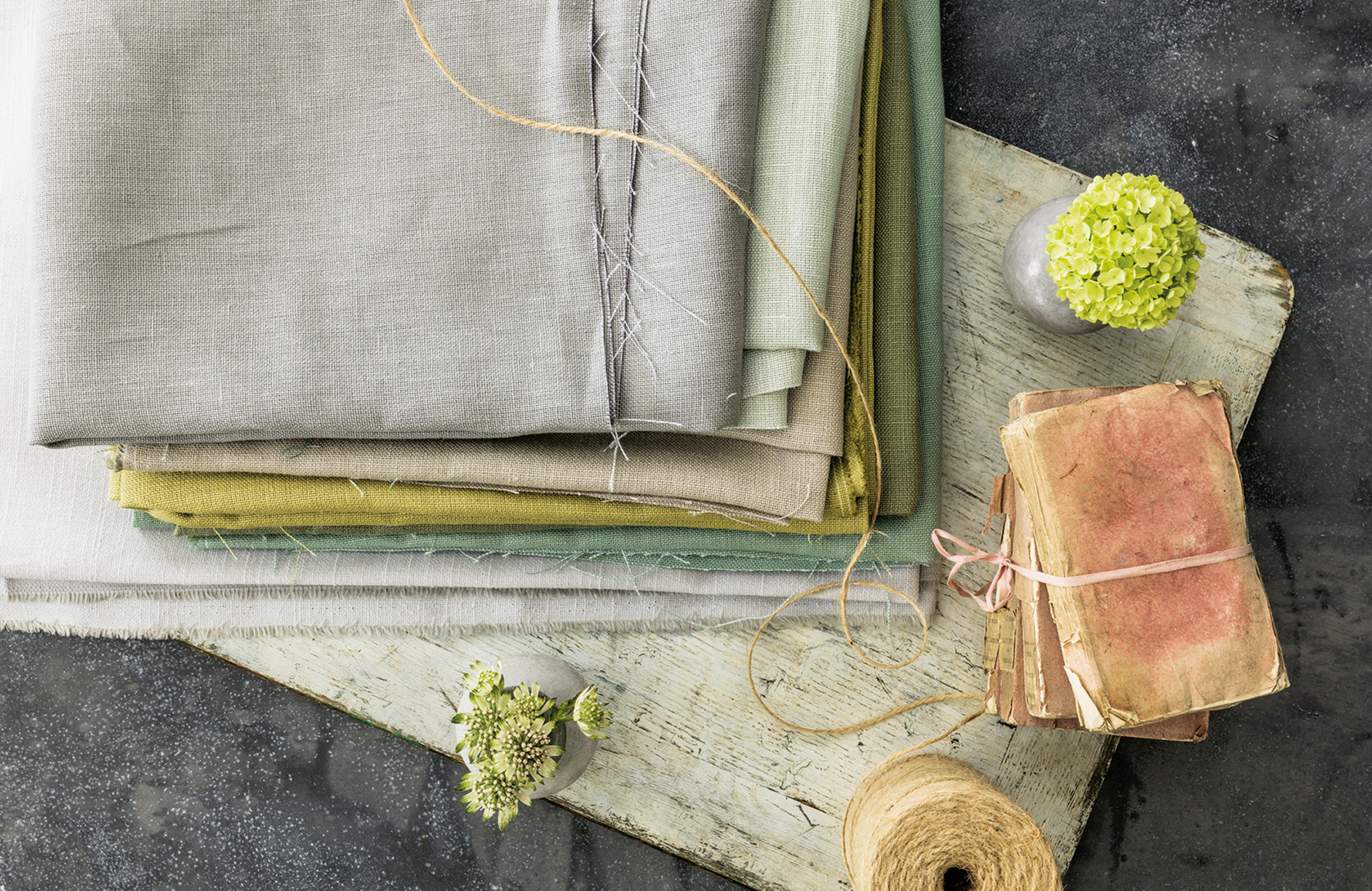 FEMININT: Mengde og materialenes karakter er også avgjørende for å skape ønsket uttrykk i paletten. Mye tekstiler og myke materialer leder mot en mer feminin stil. (Foto: INTAG)