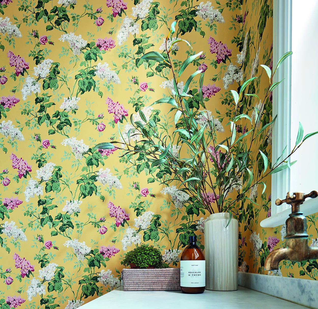 Tapet med syrinblomster