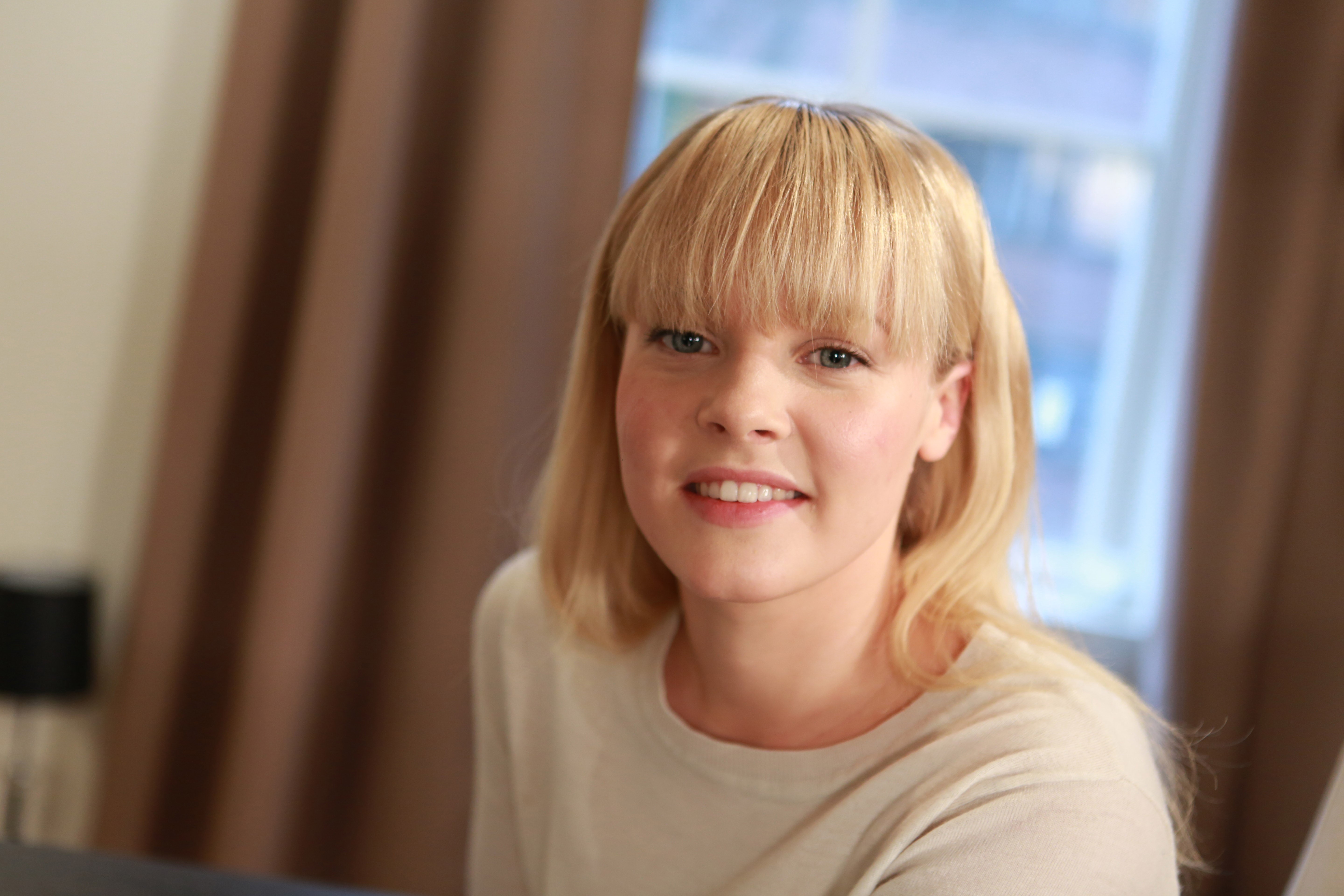 – Mikrofiber er sprengte fiber som utgjør mange små tråder som «kutter» løs smuss og skitt bedre enn hva en vanlig klut og såpe kan gjøre, sier produktsjef Sara Gressberg hos Jordan.