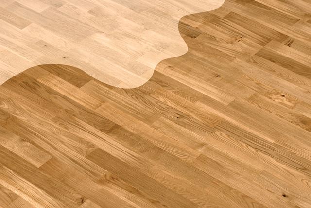 GAMMELT NYTT: Med ny lakk kan et gammelt gulv se friskt og nytt ut. Valget står mellom TreStjerner gulvlakk oljebasert eller vannbasert. For de som vil ha et matt utseende på gulvet, finnes også TreStjerner Gulvmatt.