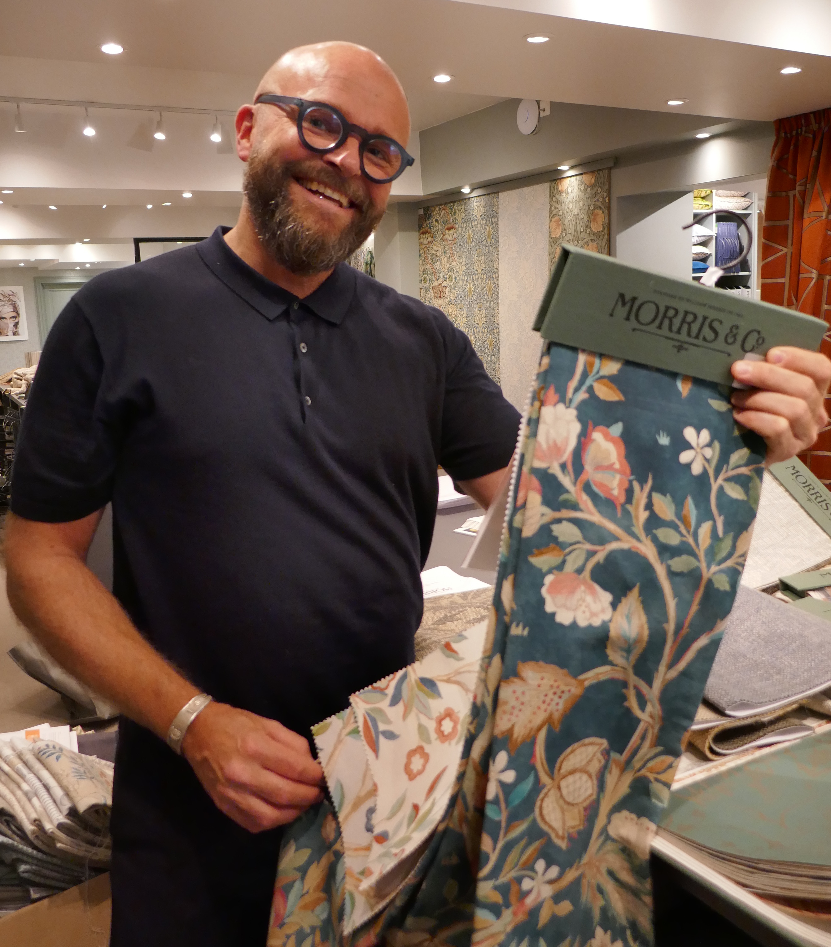 Intag Morris rødt tapet