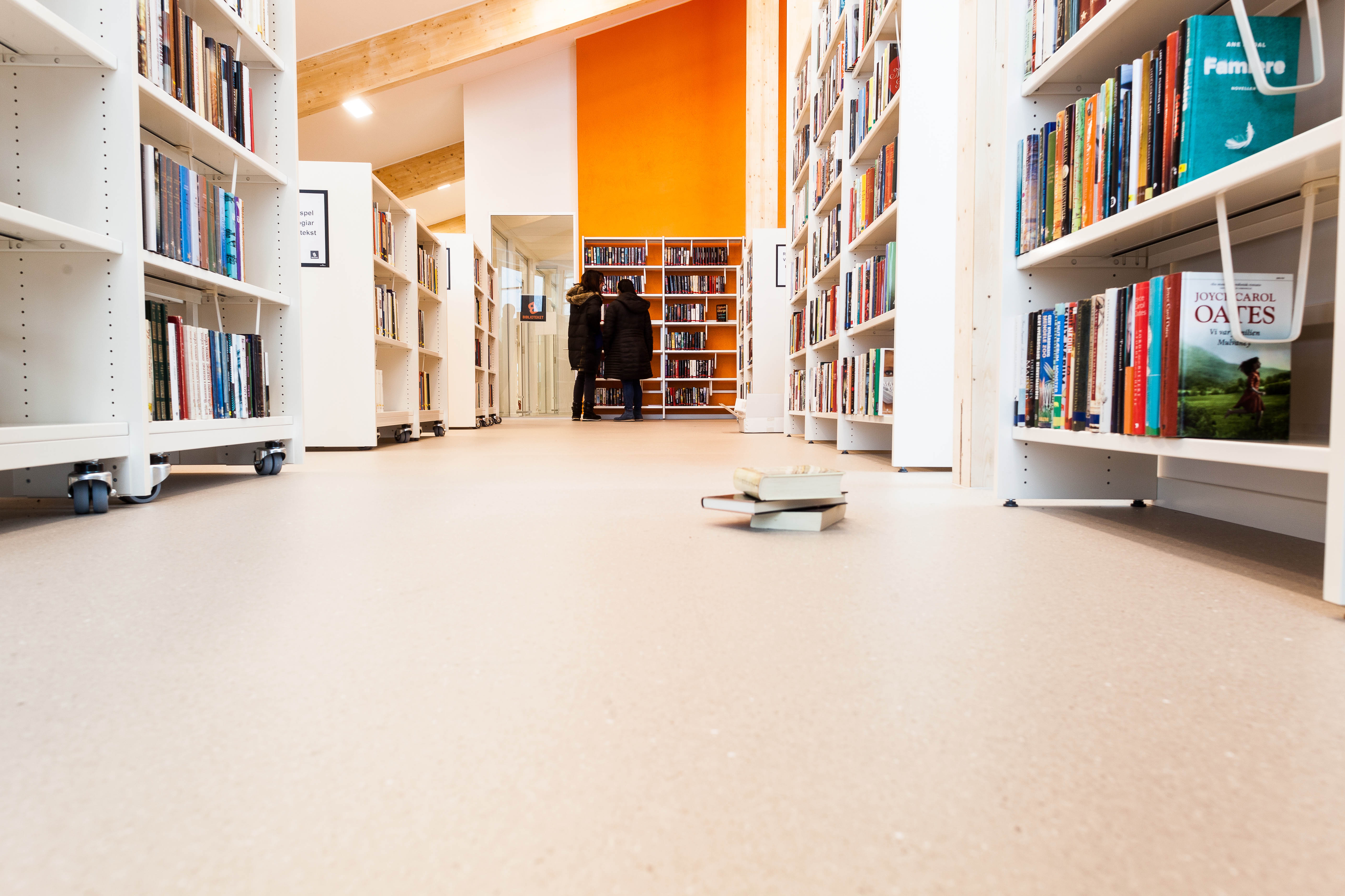 Gulv i bibliotek
