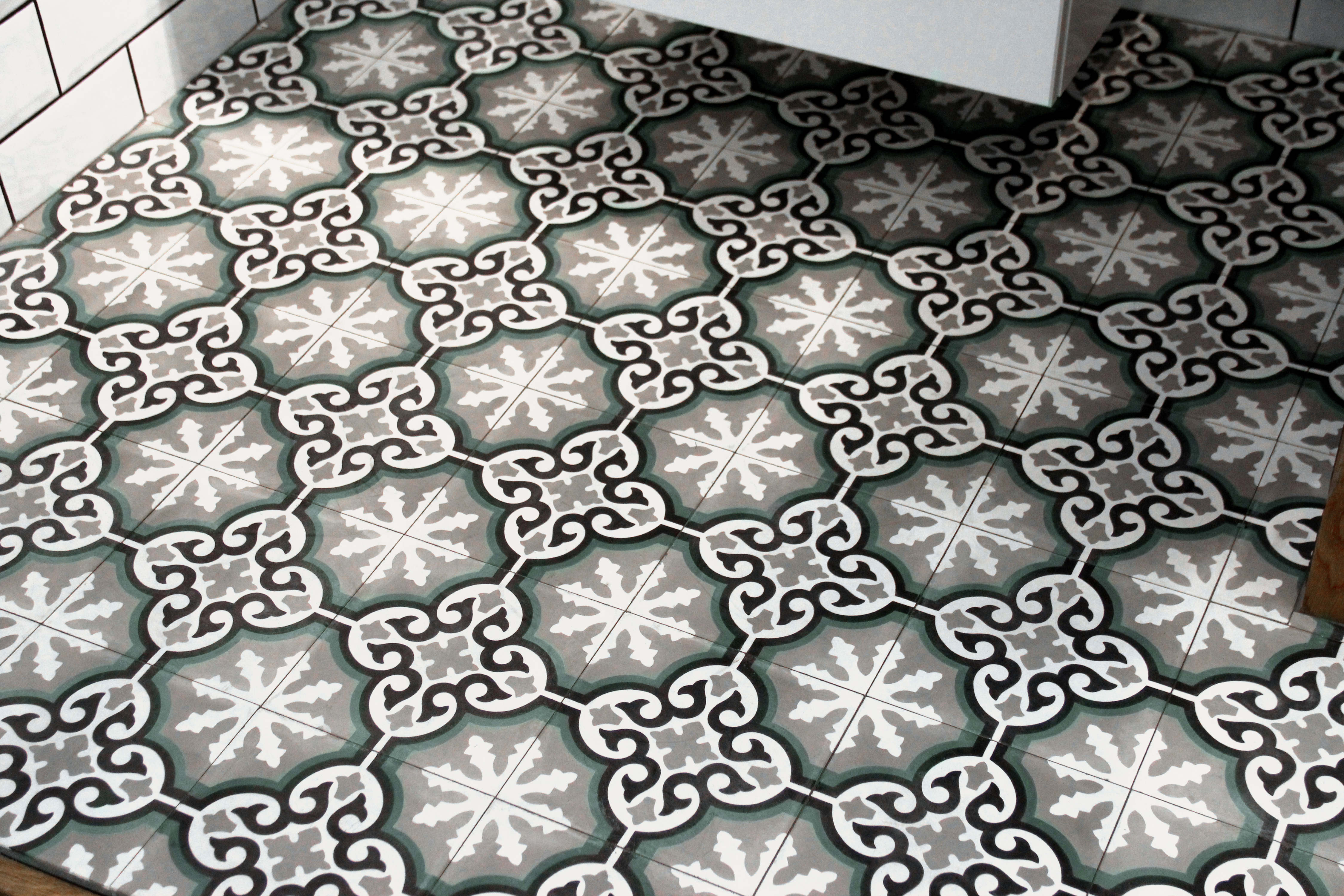 Sementfliser er håndlagde, og krever litt ekstra pleie – men kan likevel vare i hundre år. Her fra Golvabias kolleksjon Palace.