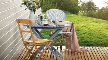 La terrassen henge sammen med hus, hage og omgivelser. Tenk som når du fargesetter inne!