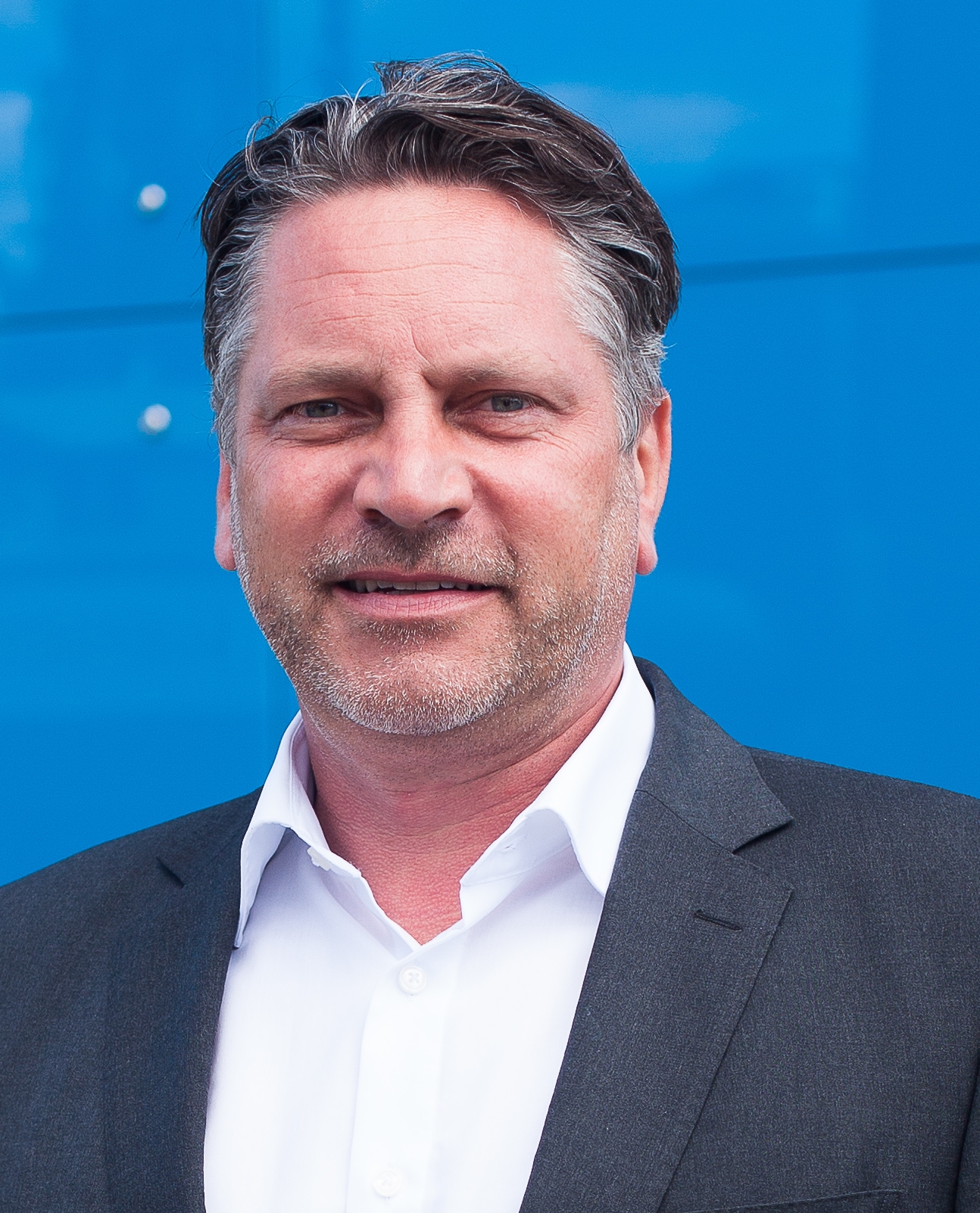 - Min oppgave er å spisse organisasjonen. Vi skal vokse resultatmessig, sier Georg Lind, ny adm. direktør i Sika Norge.