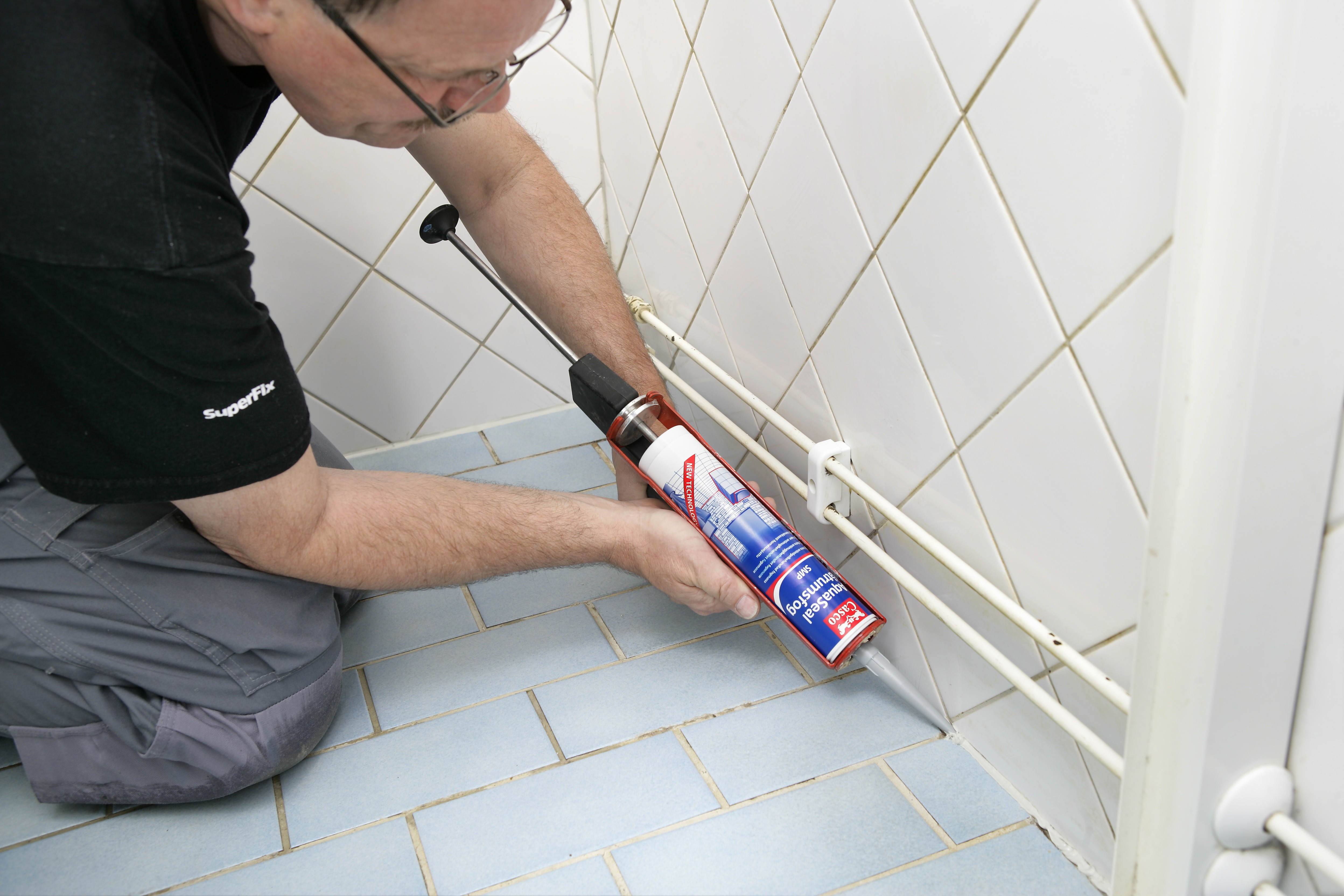 Slik fikser du silikonfuger med mugg