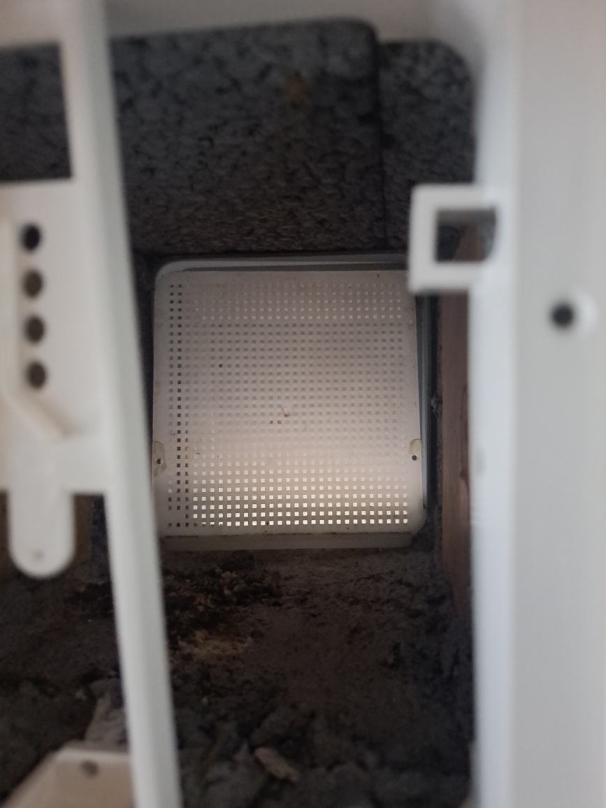 Innsiden av en ventil. nettingen i plast er intakt. 