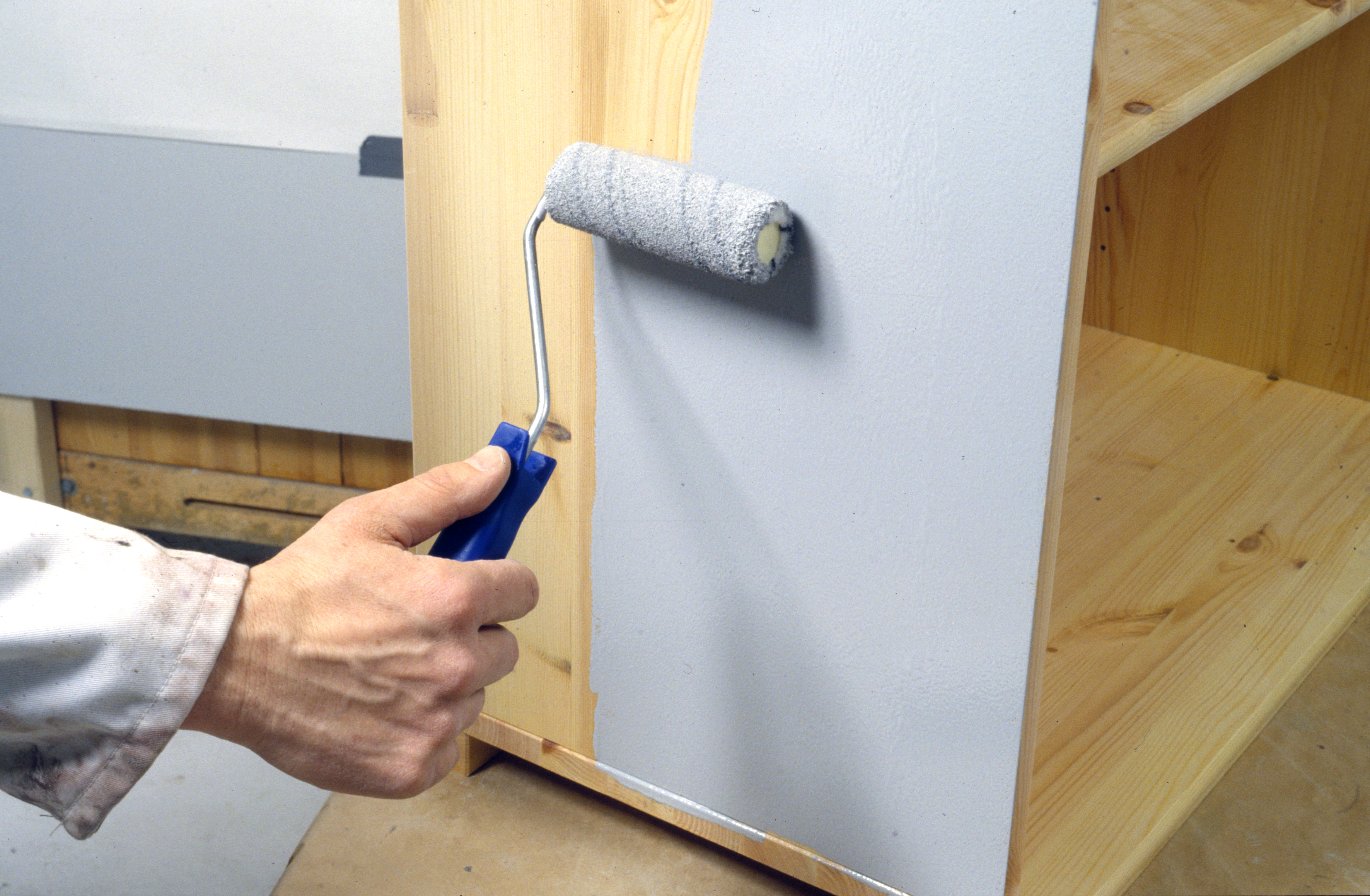 Lakkert benk ble malt og lasert