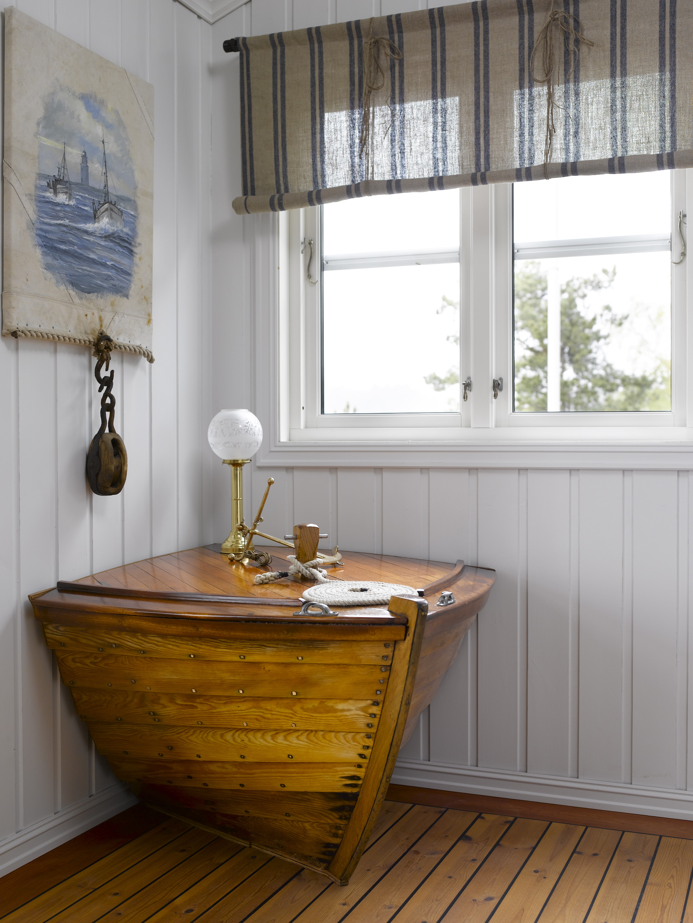 Gammel snekke blir som ny – den kommer mer til sin rett med lysere rammer og det lekre, malte panelet.  