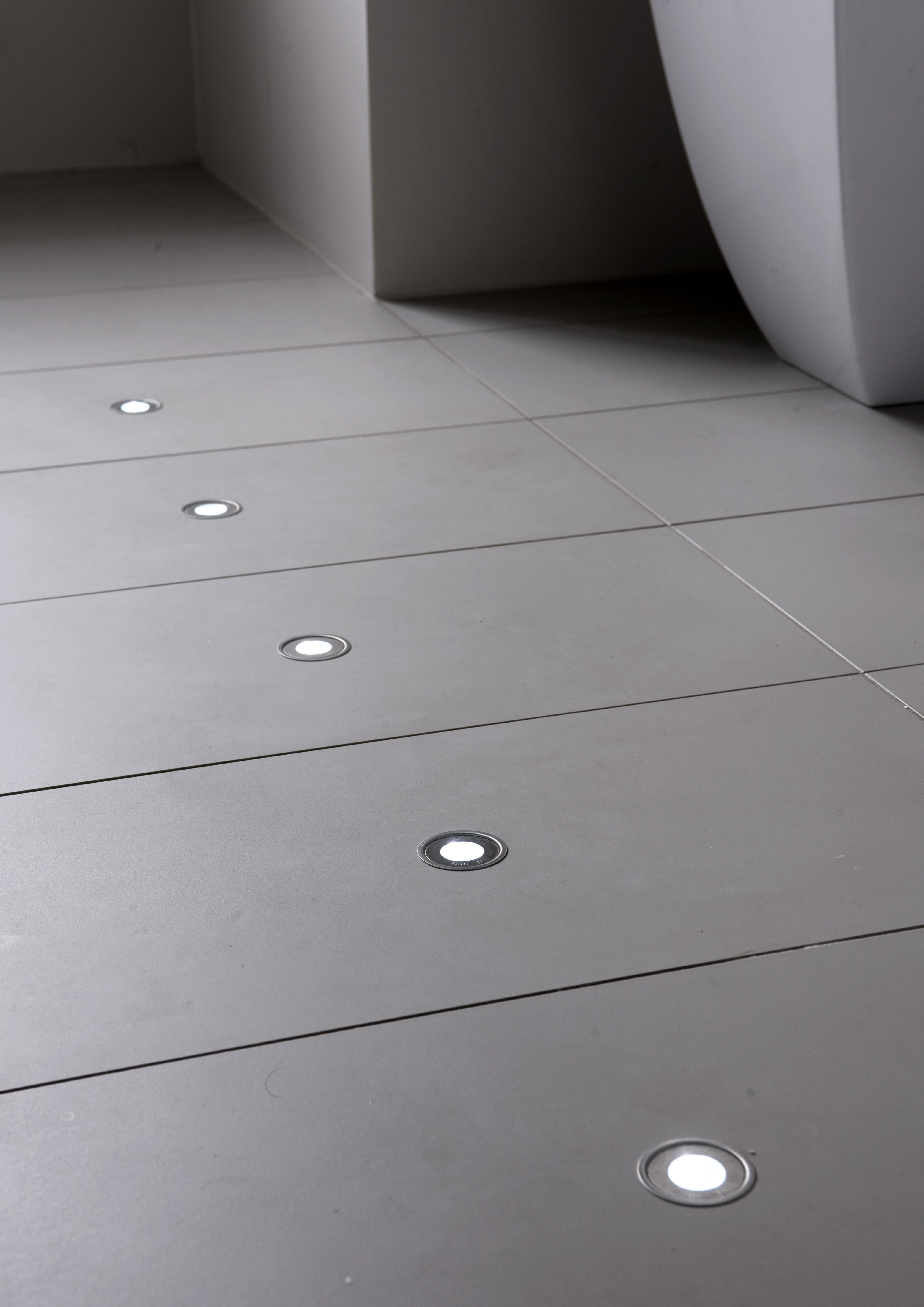 Lys integrert i flisene er tøft og effektfullt.