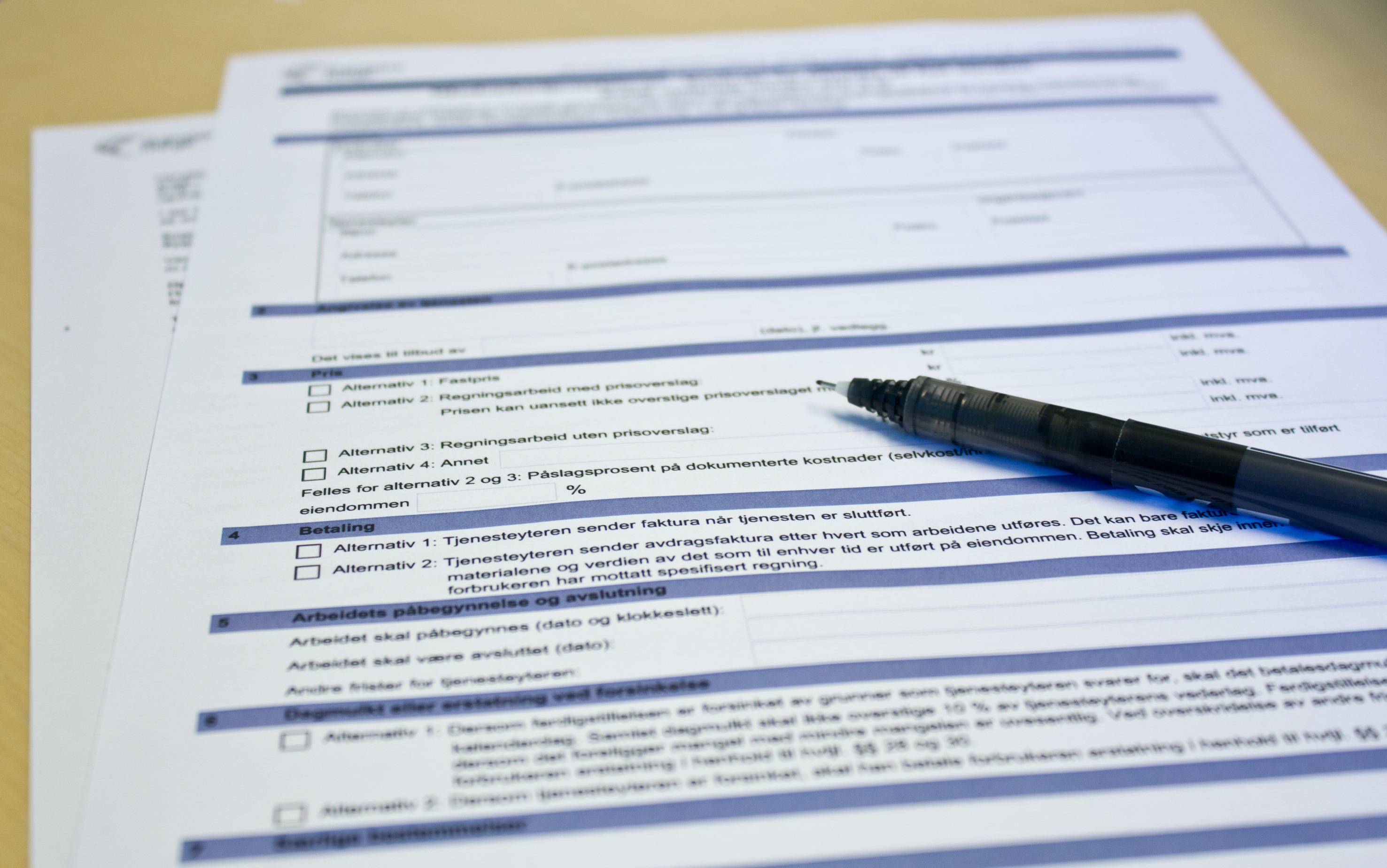 KONTRAKT: Det er svært viktig å skrive kontrakt når du bestiller håndverker.