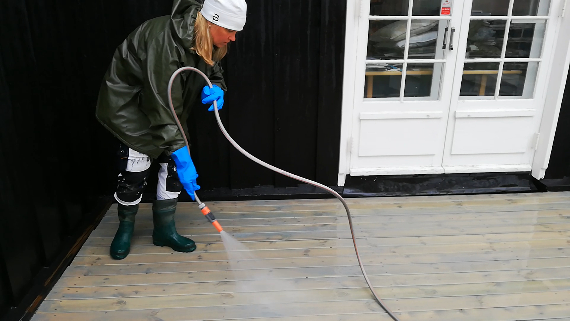 Slik vasker du terrassen