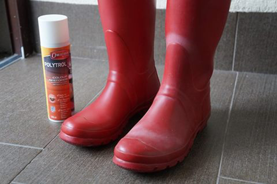 Polytrol gir flamet gummi og plast fargene tilbake.