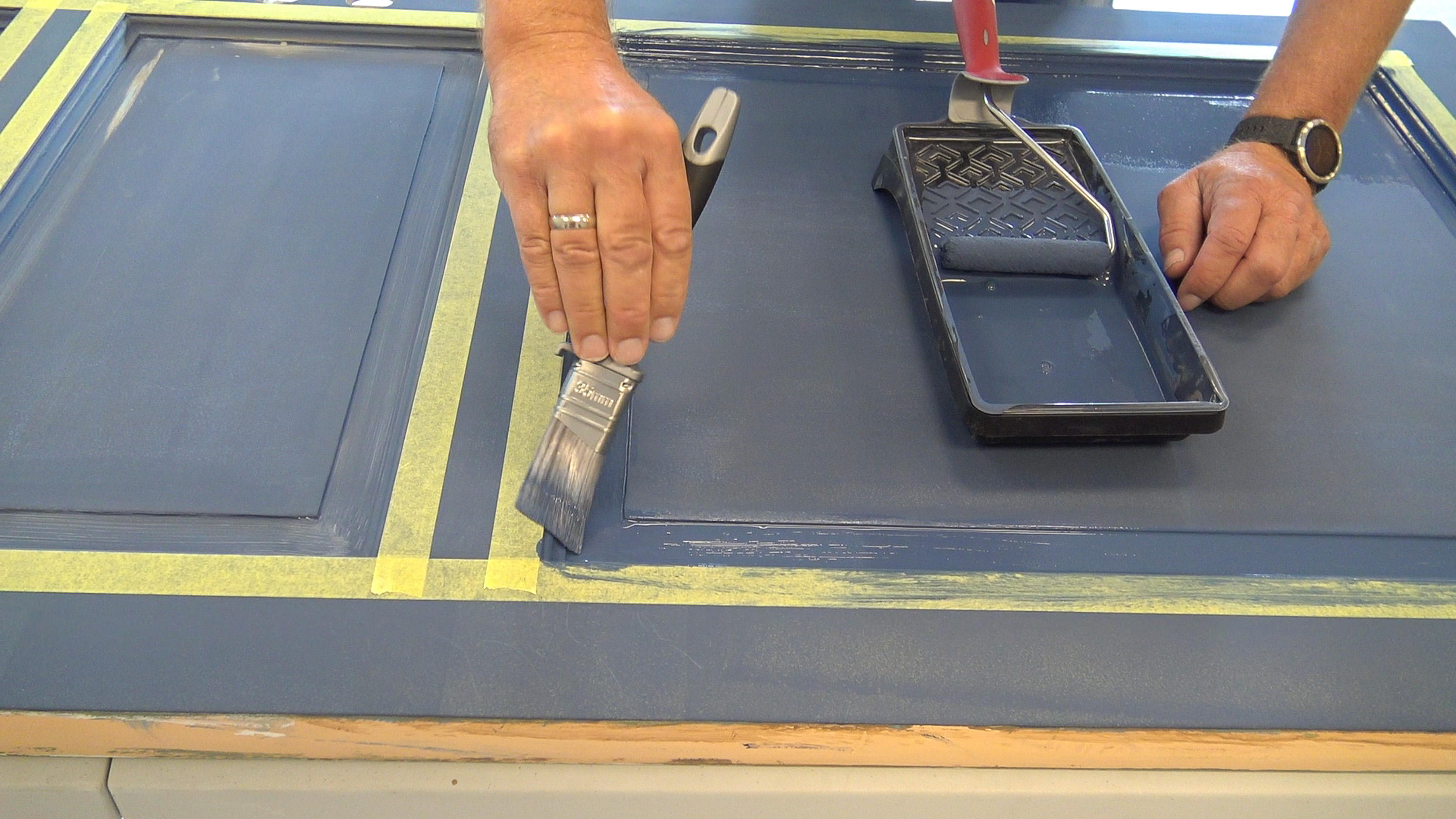 Sånn maler du en dør - steg for steg