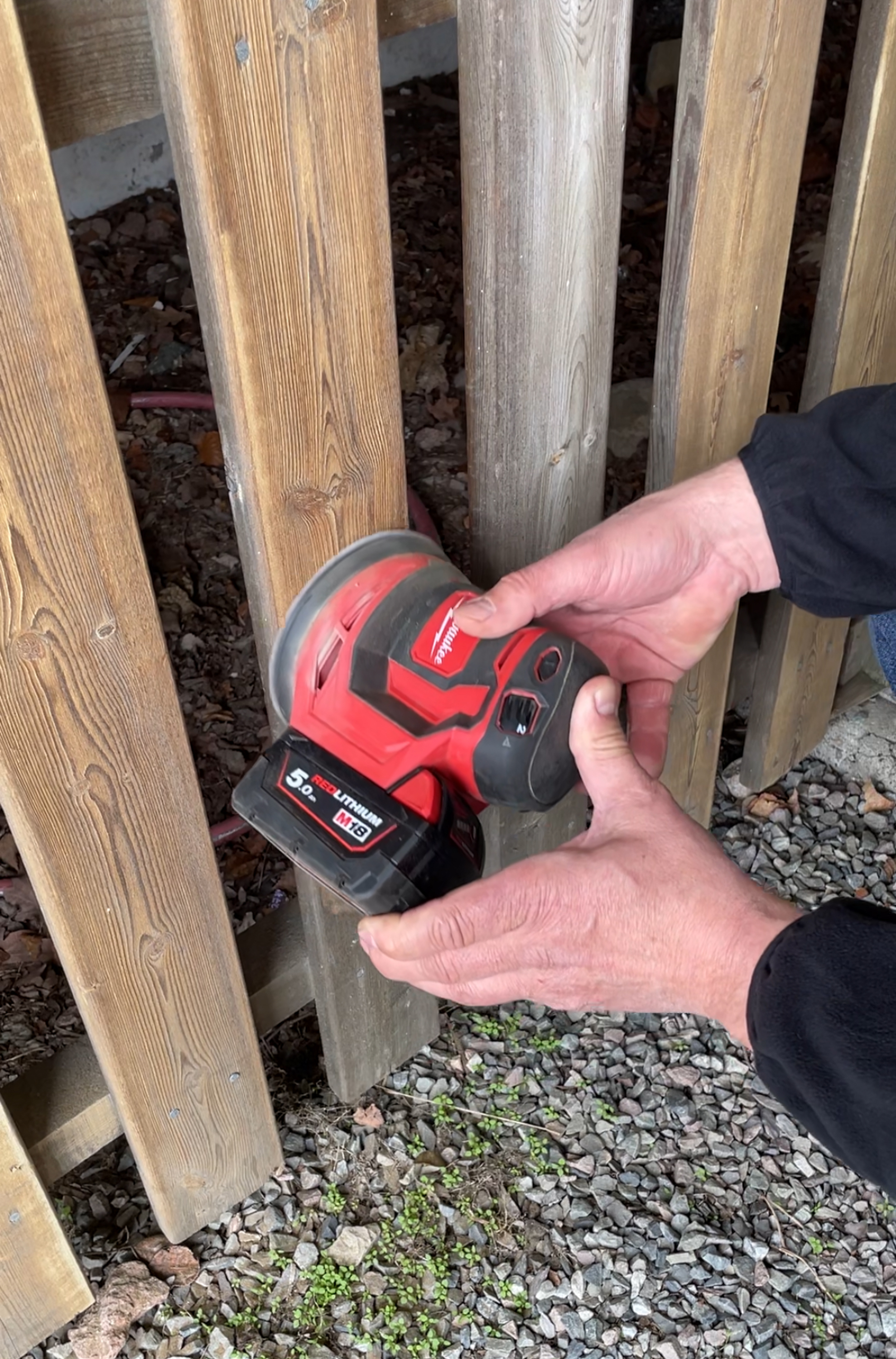 Slipemaskin for å fjerne gammel behandling