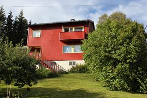 SLITASJE: Med klimaskifte og mer ekstremvær utsettes hus for mer slitasje enn før, og må følges opp deretter. (Foto: Bjørg Owren/ifi.no)
