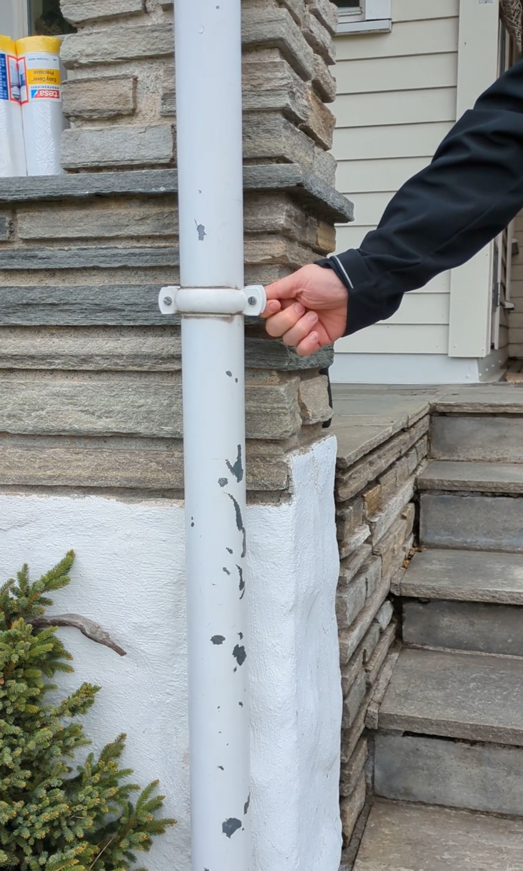 Nedløpsrør med falmet lakk