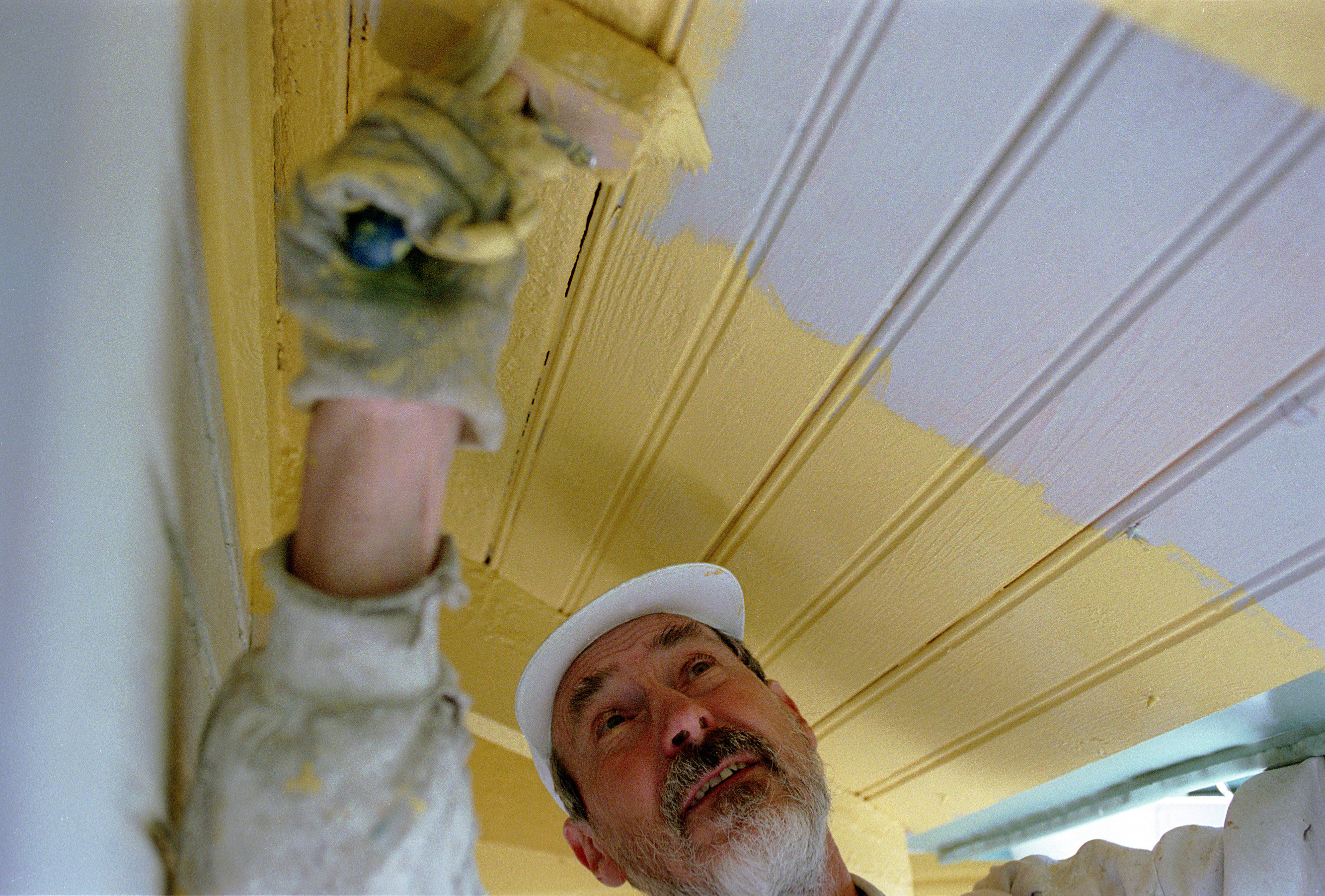 Flater under takutspring er mindre utsatt for dugg enn store, &aring;pne vegger. Foto: Beckers